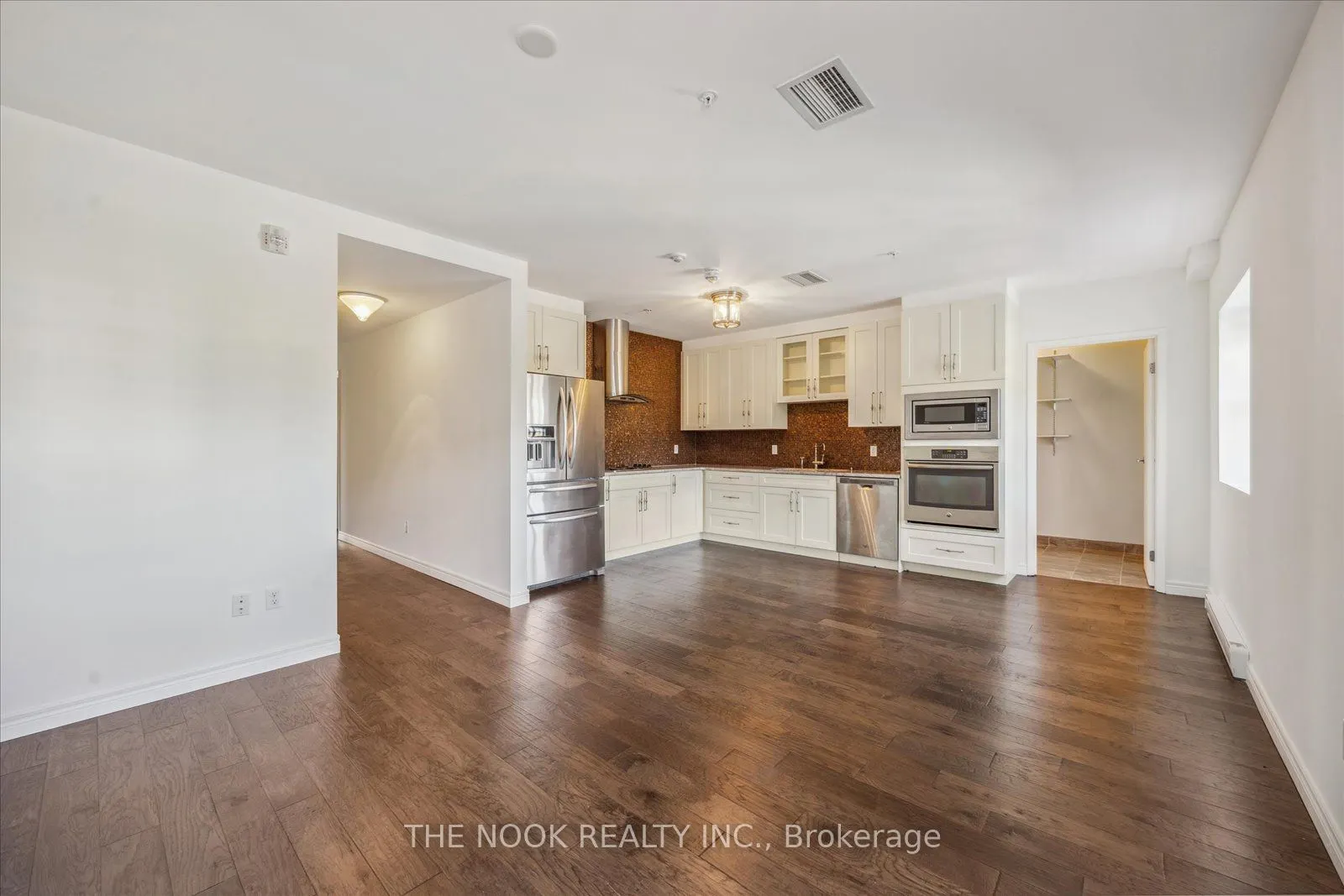 38 Walton Street, #308