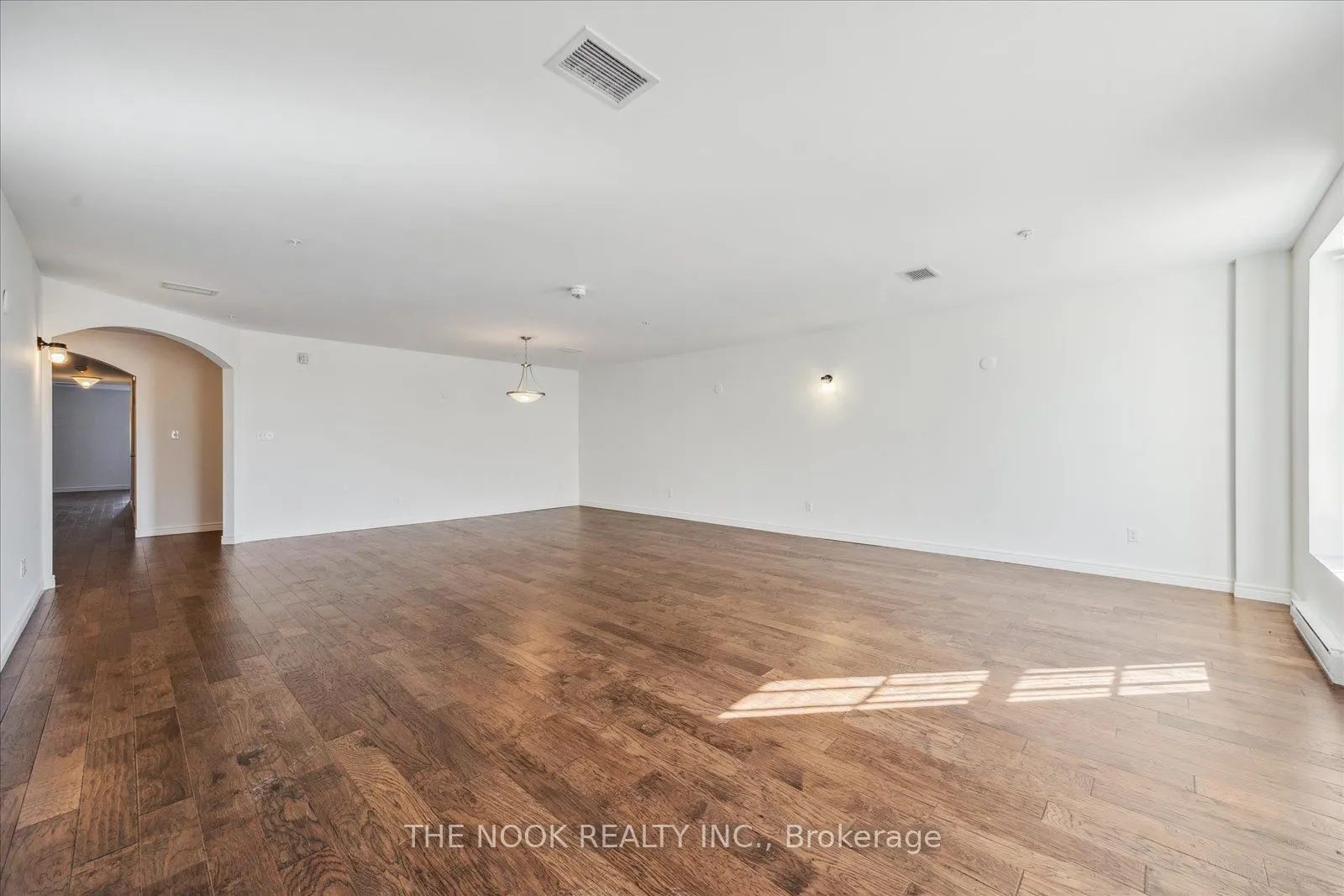 38 Walton Street, #308