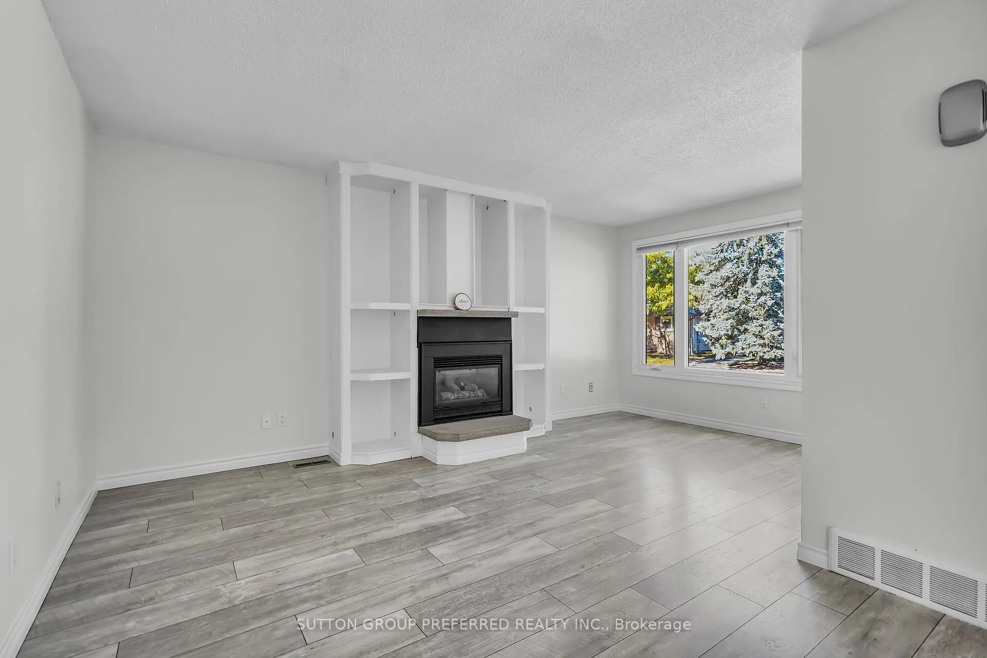 34 Hearthside Place