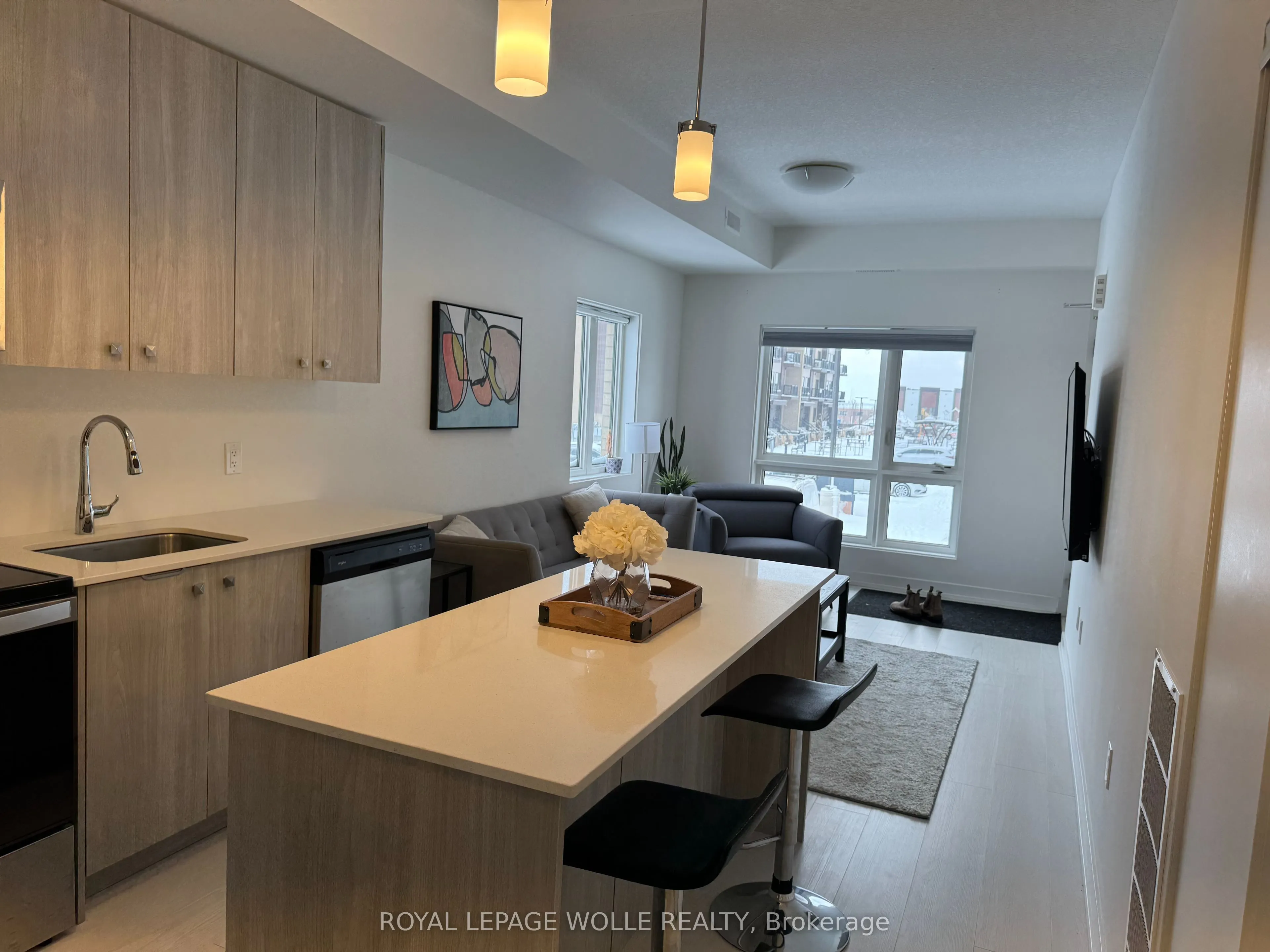 10 Palace Street, #33
