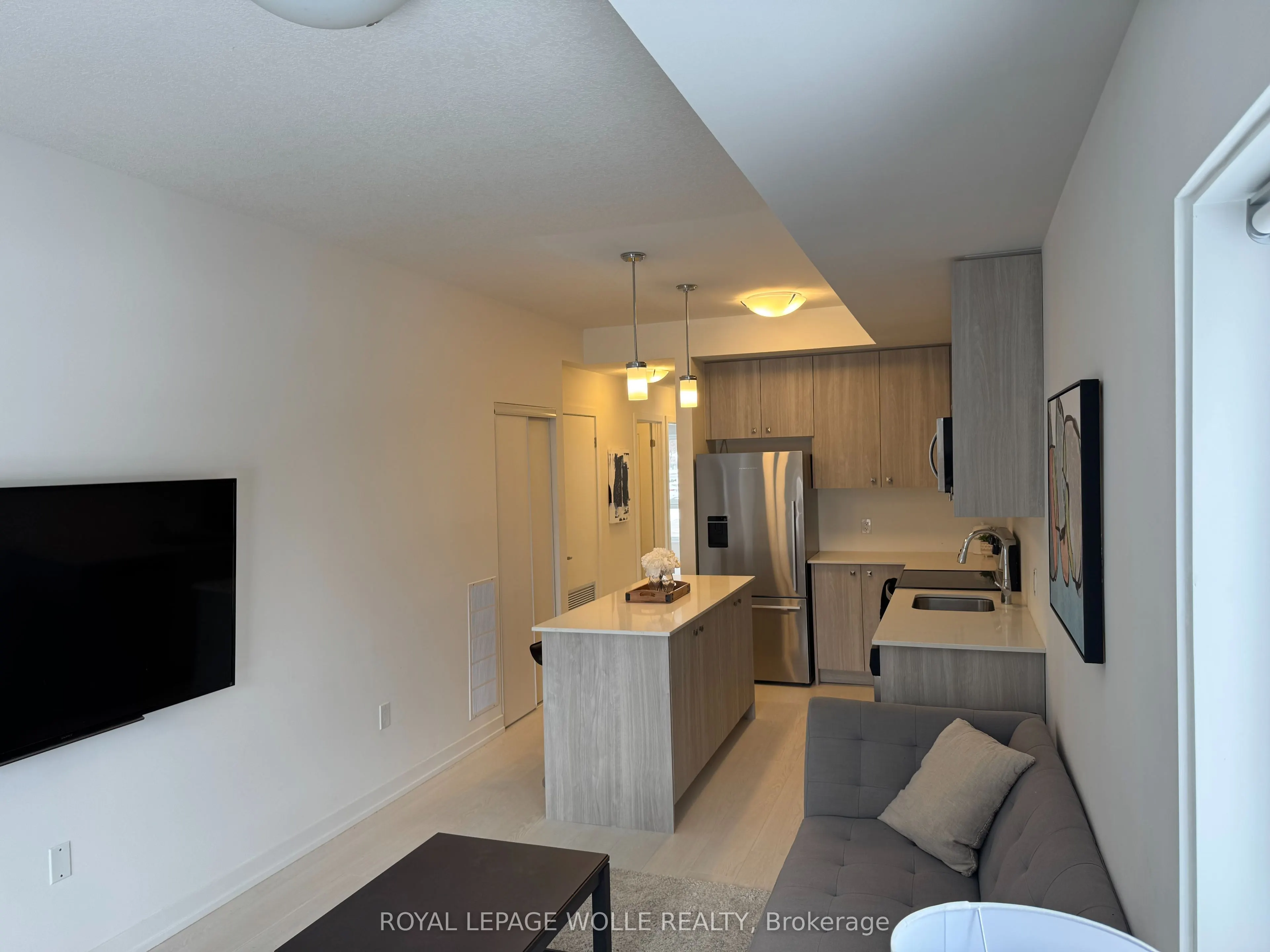 10 Palace Street, #33