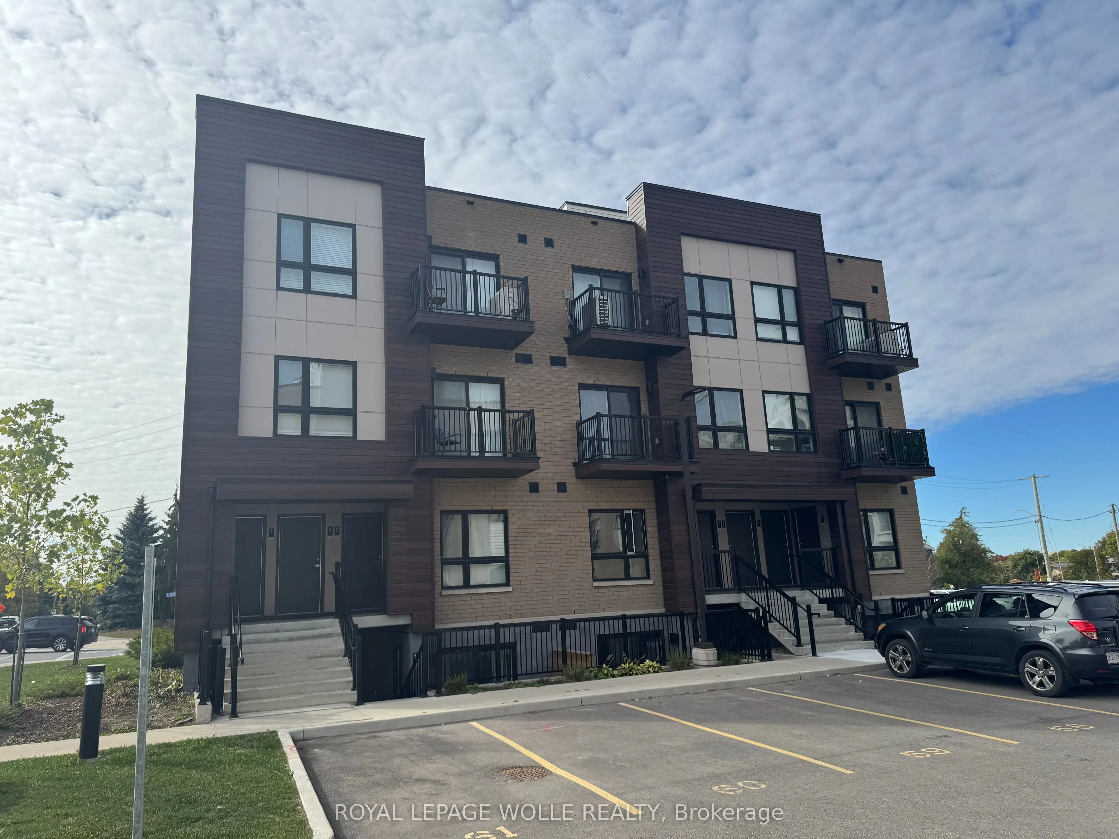 10 Palace Street, #33