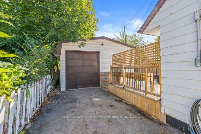 284 Ivon Avenue