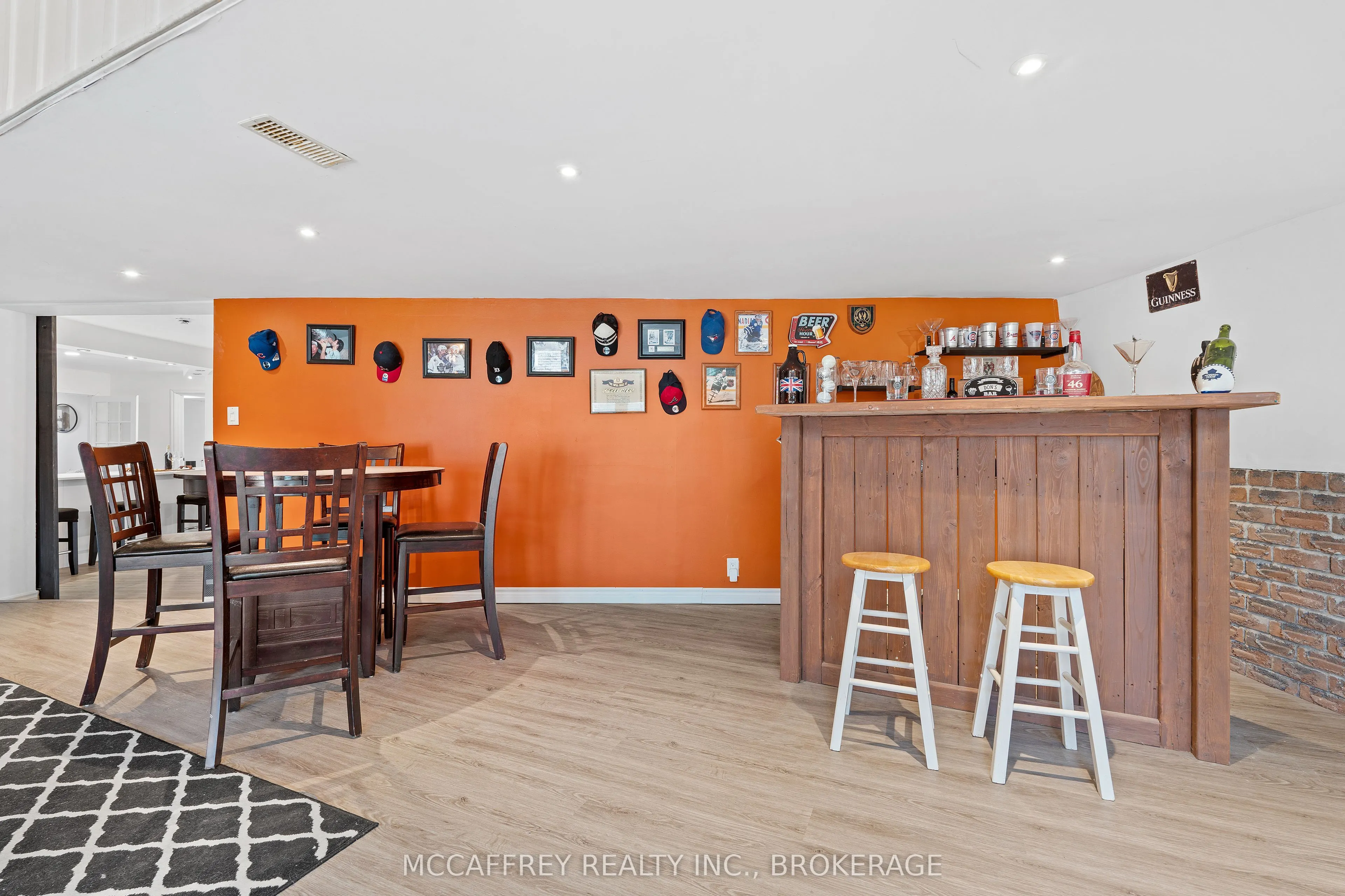 137 Thomas Street W