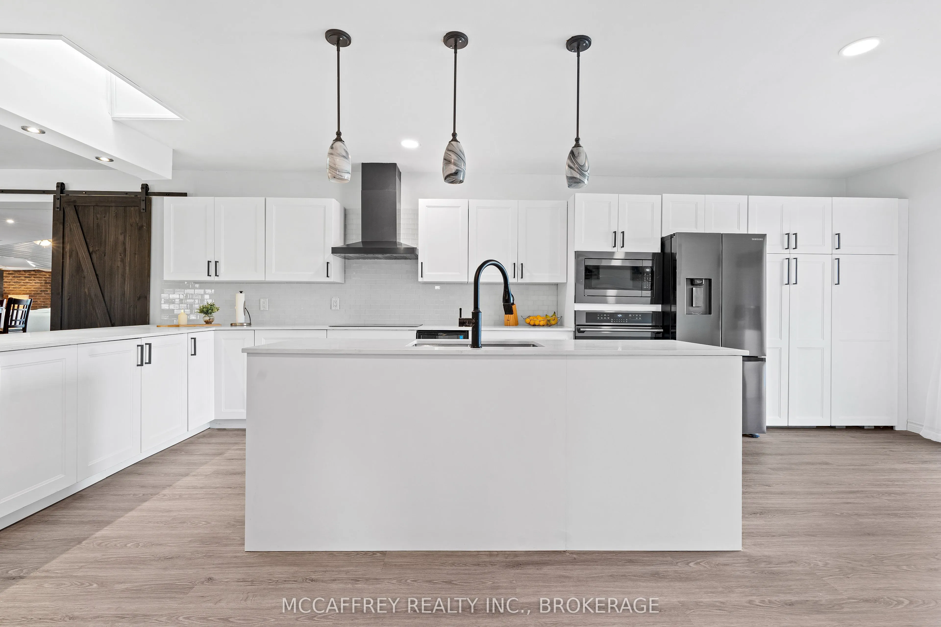 137 Thomas Street W