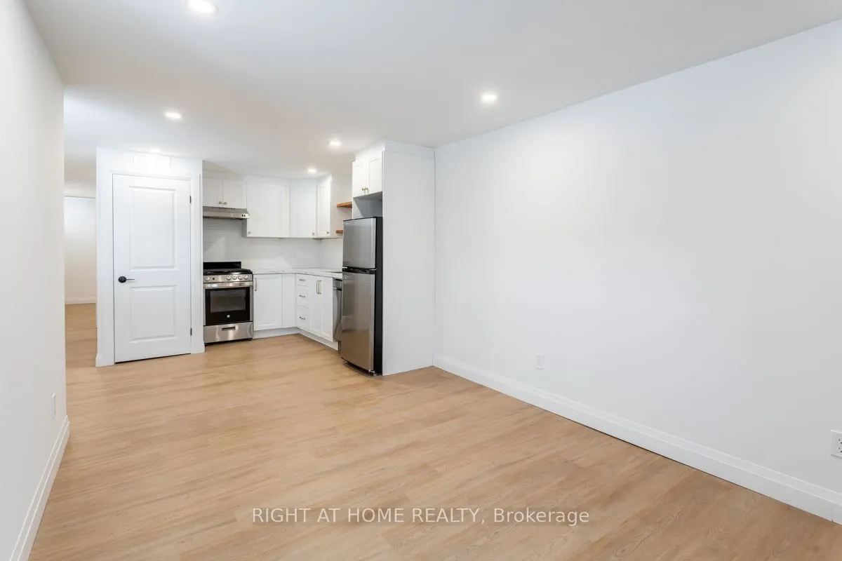 113 Catharine Street N, #4