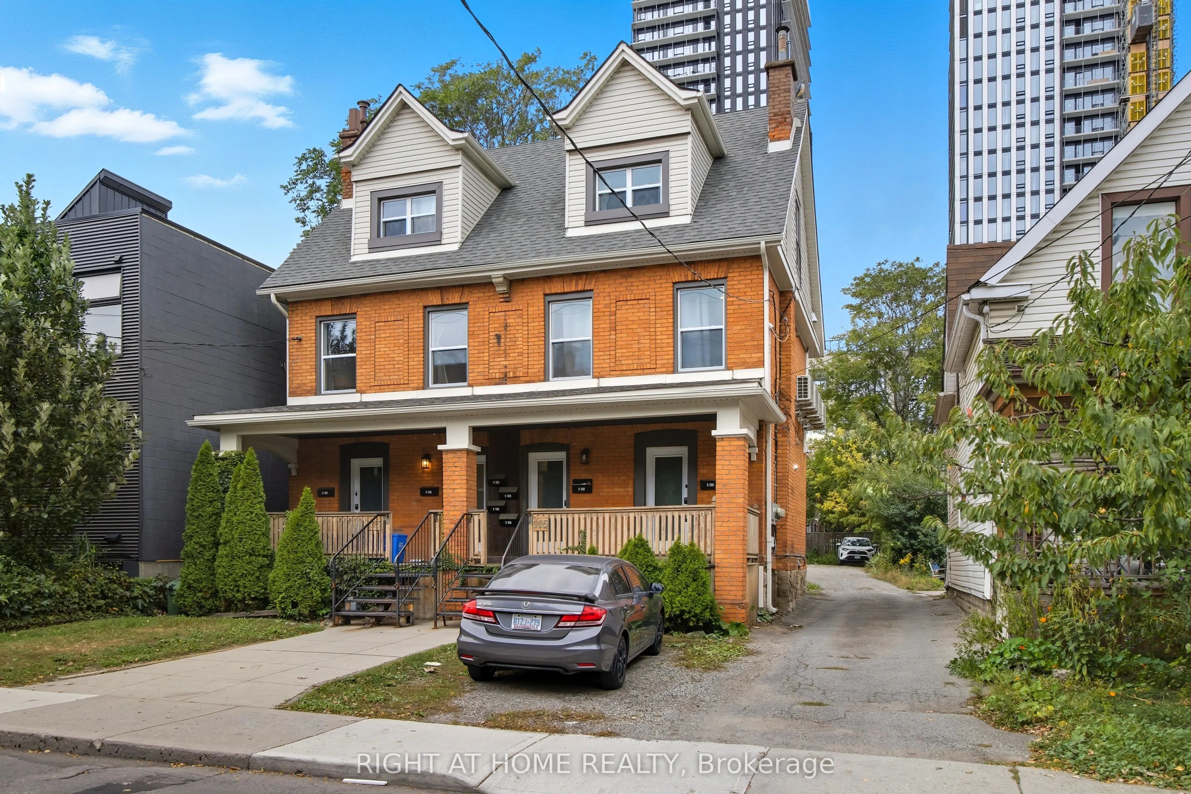 113 Catharine Street N, #4