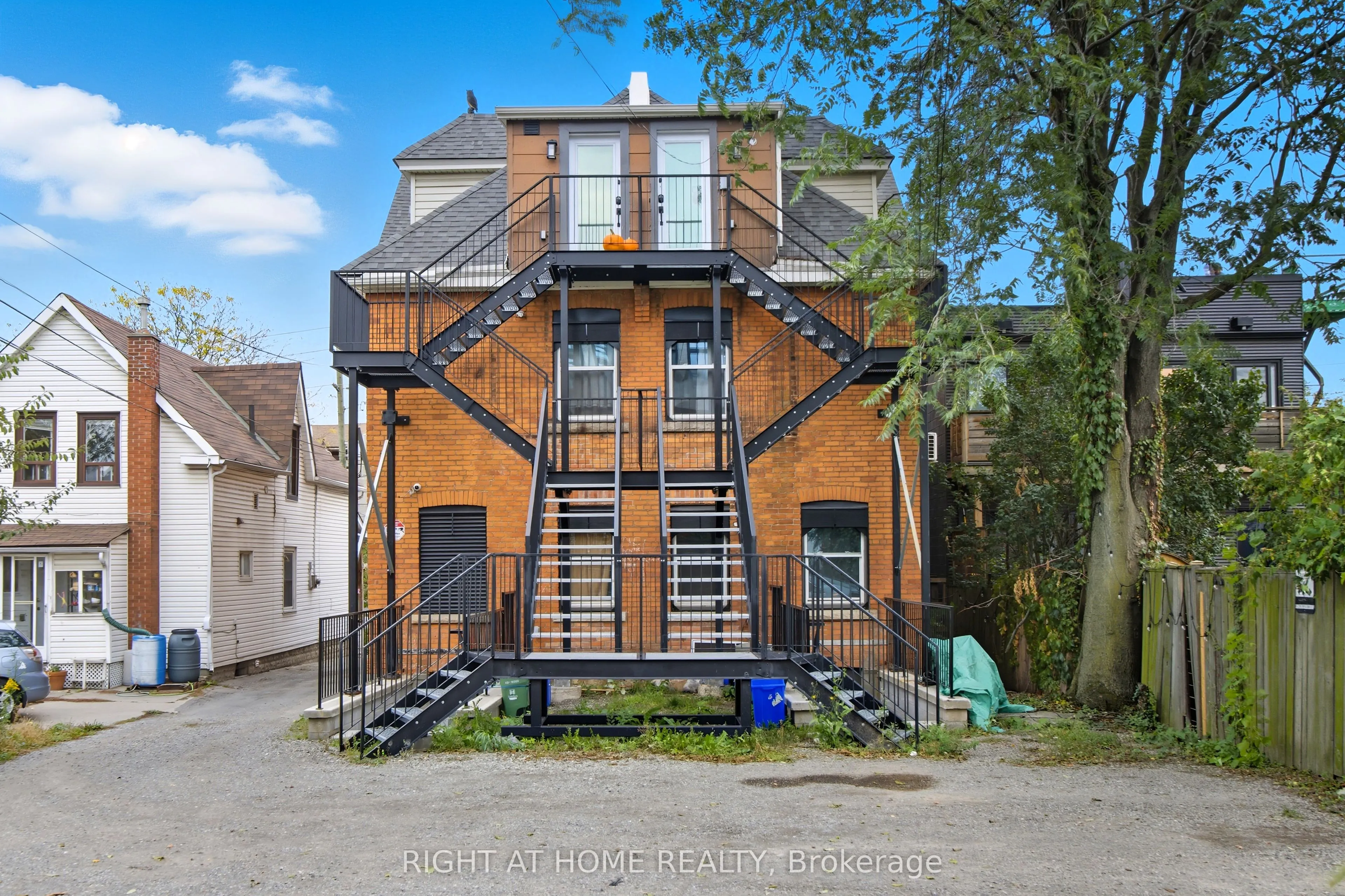 113 Catharine Street N, #4