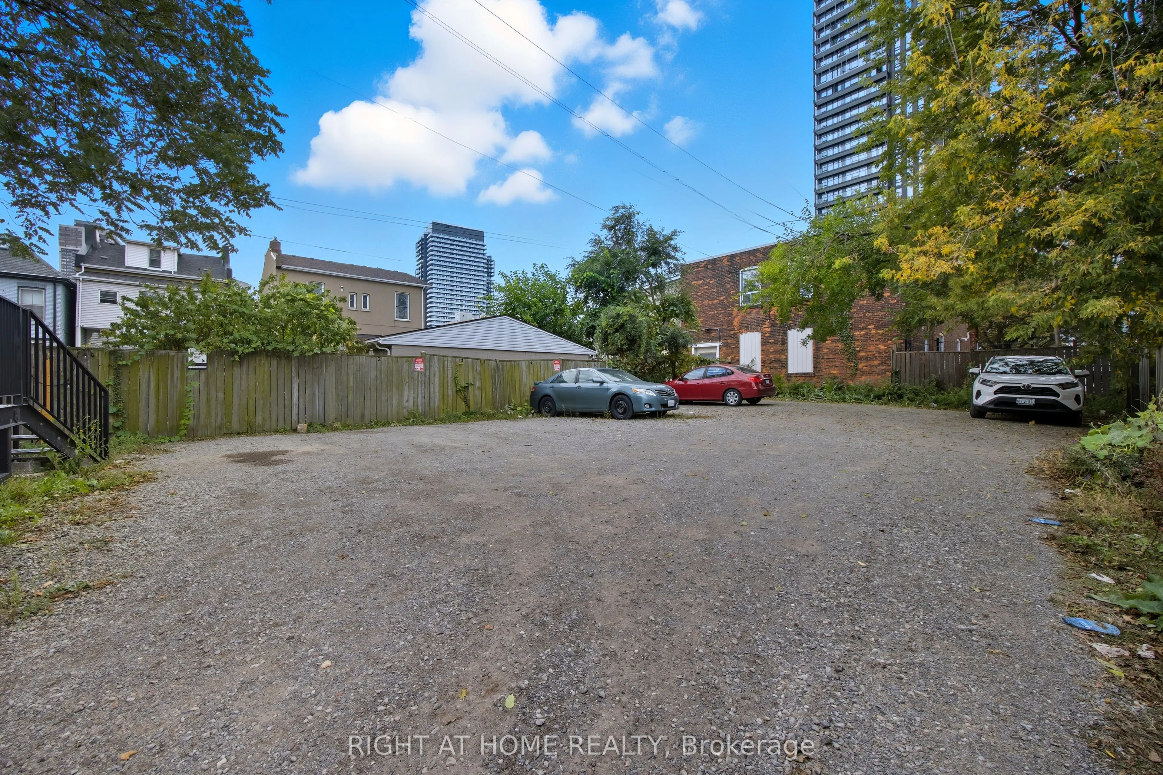 113 Catharine Street N, #4