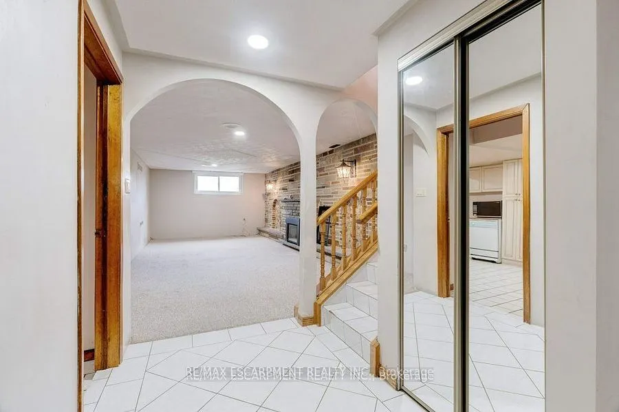 595 Green Mountain Road E