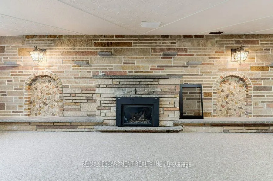 595 Green Mountain Road E