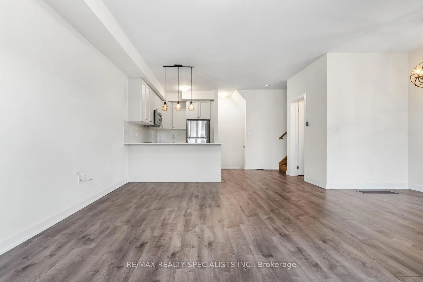 590 North Service Road, #135