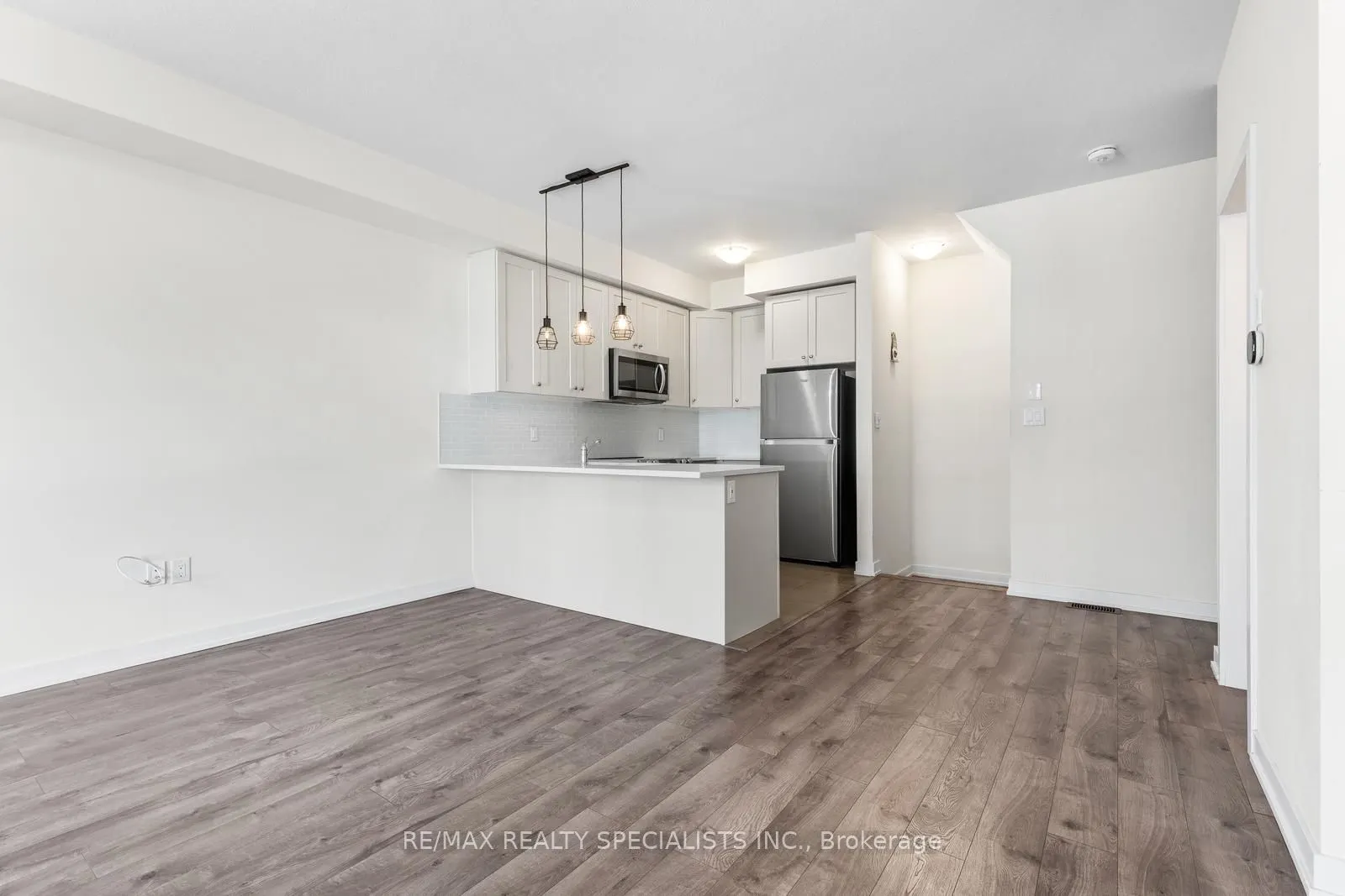 590 North Service Road, #135