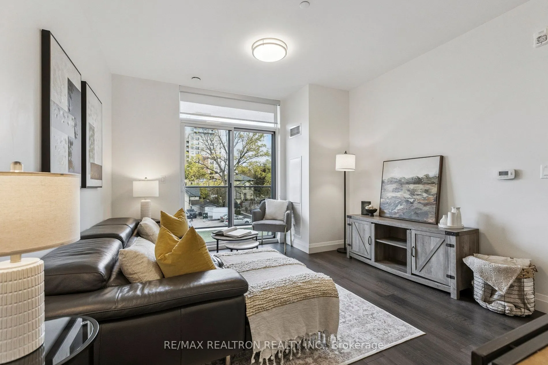 399 Queen Street S, #313