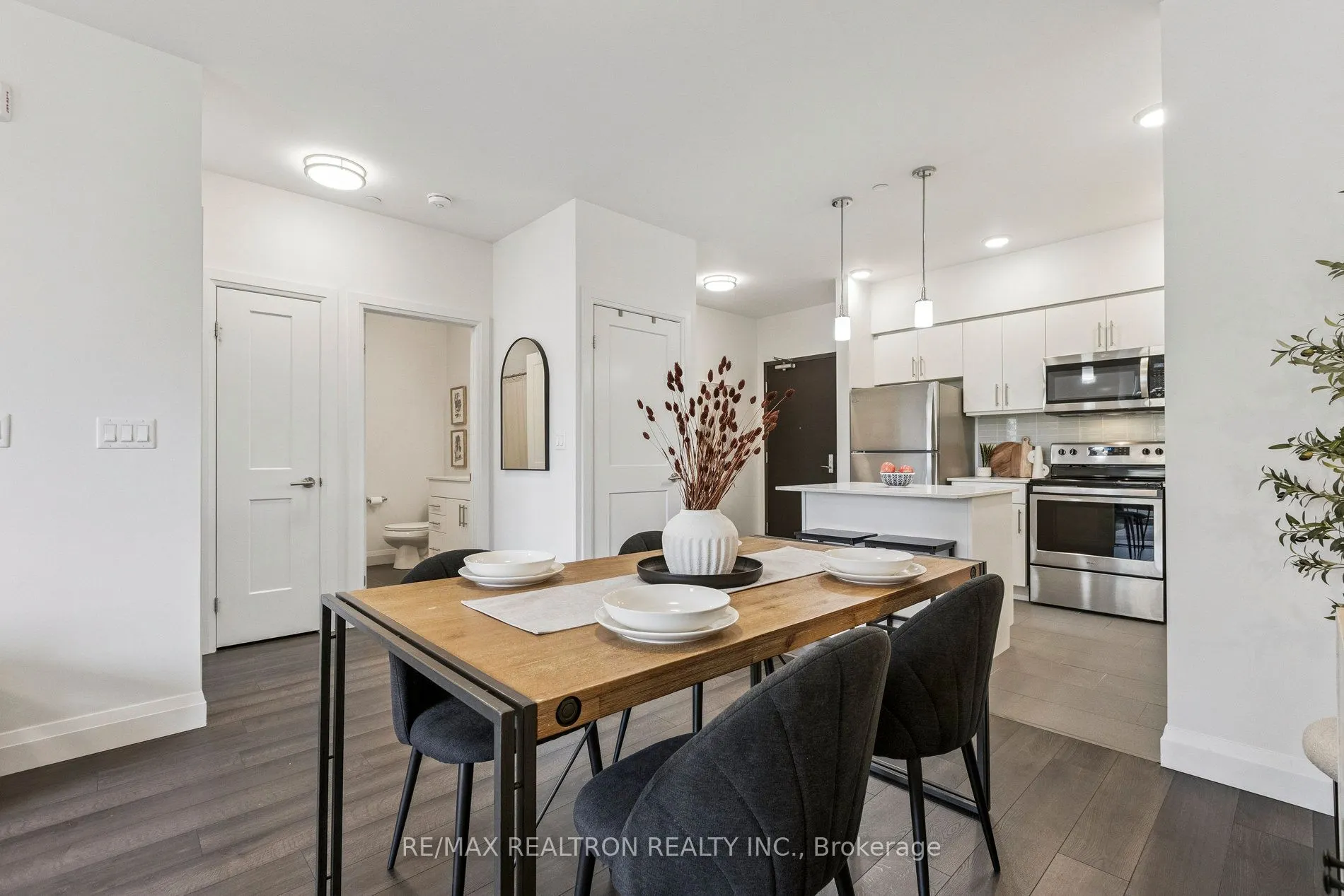 399 Queen Street S, #313