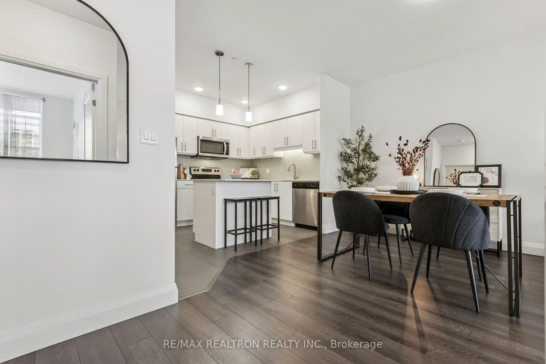 399 Queen Street S, #313