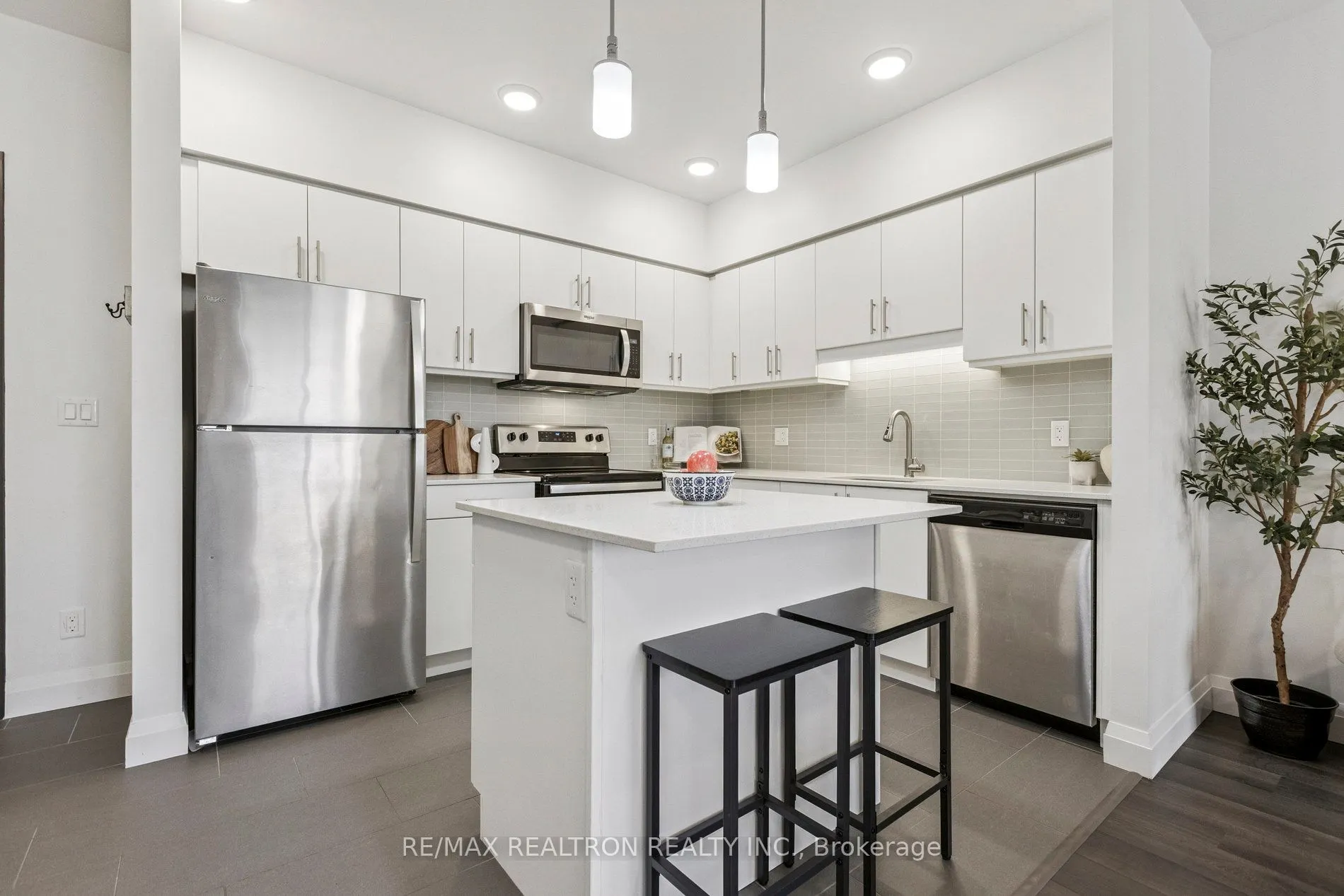 399 Queen Street S, #313