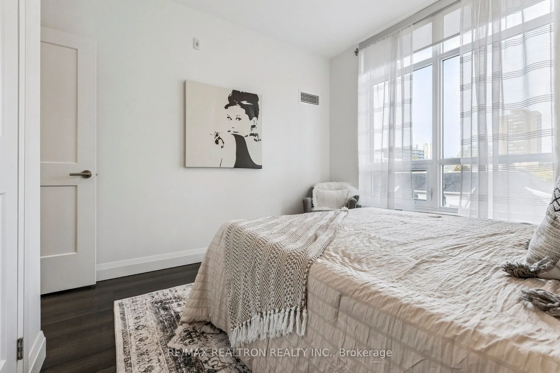399 Queen Street S, #313