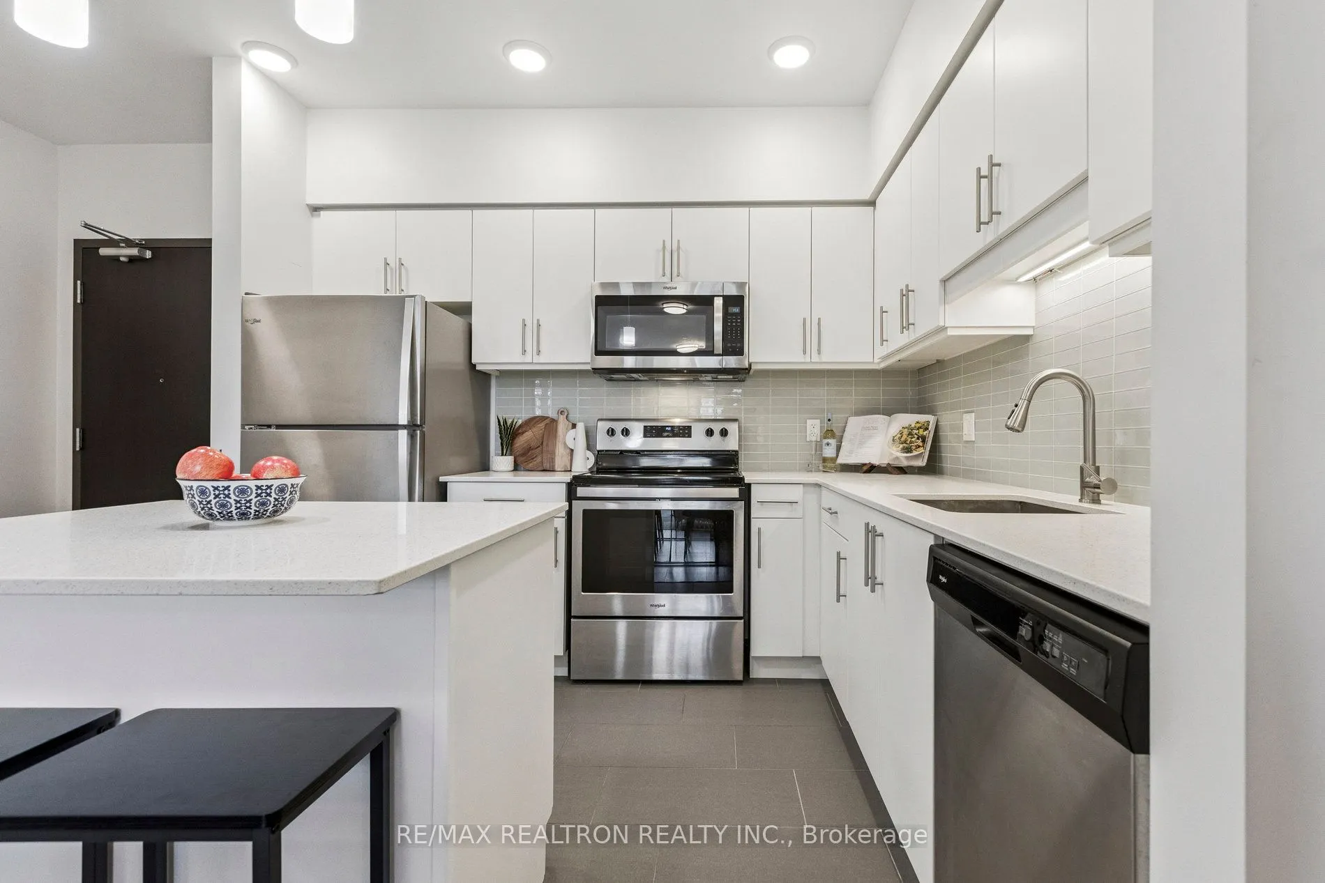 399 Queen Street S, #313