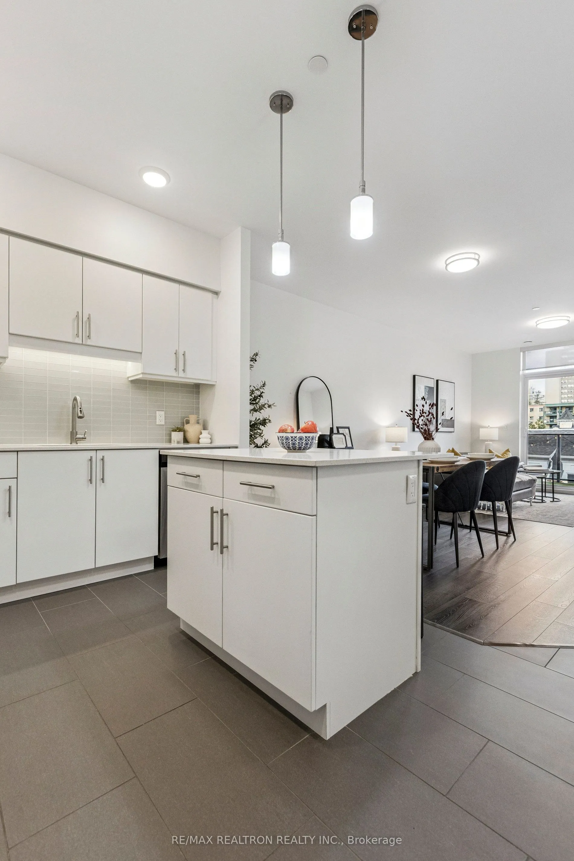 399 Queen Street S, #313