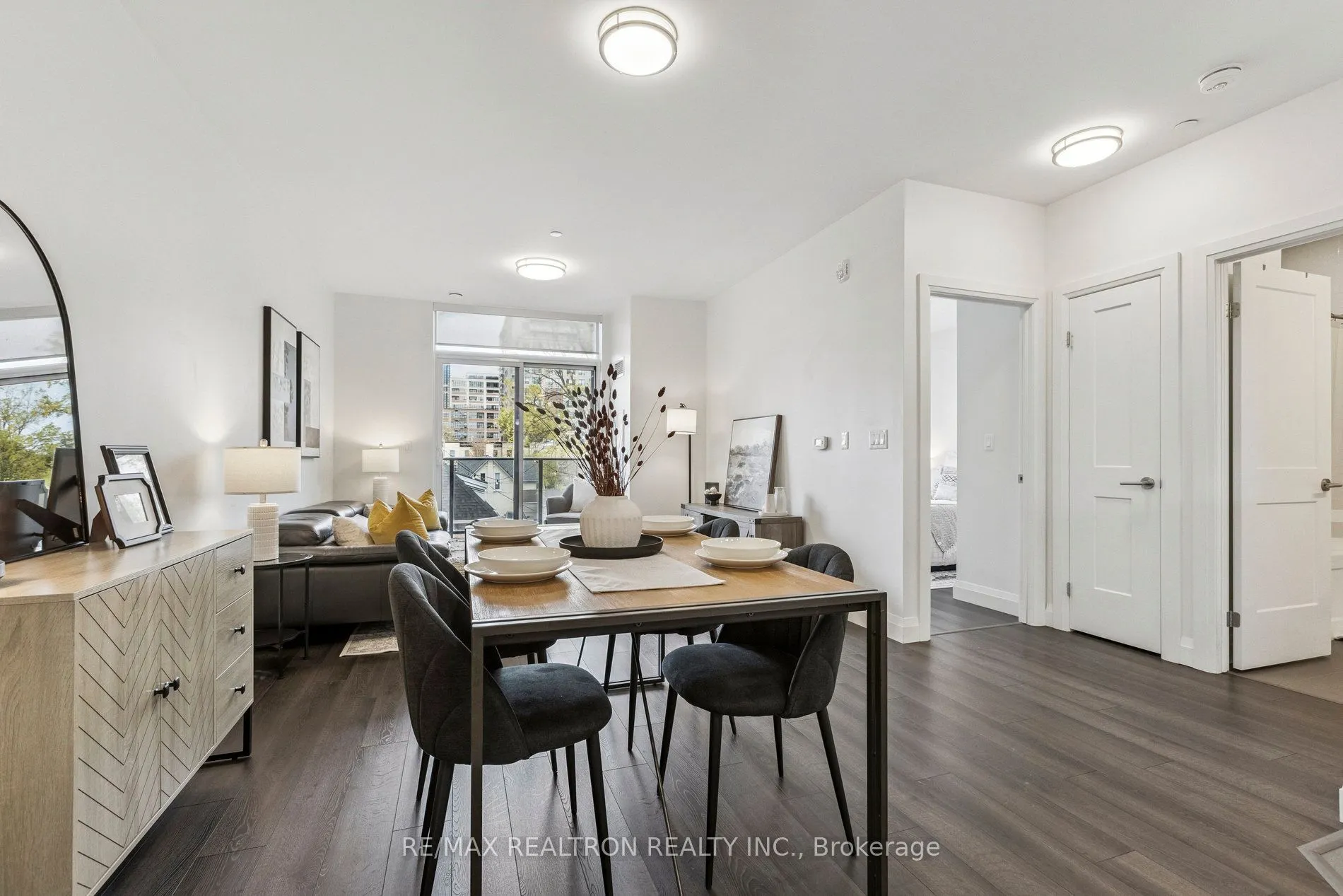 399 Queen Street S, #313