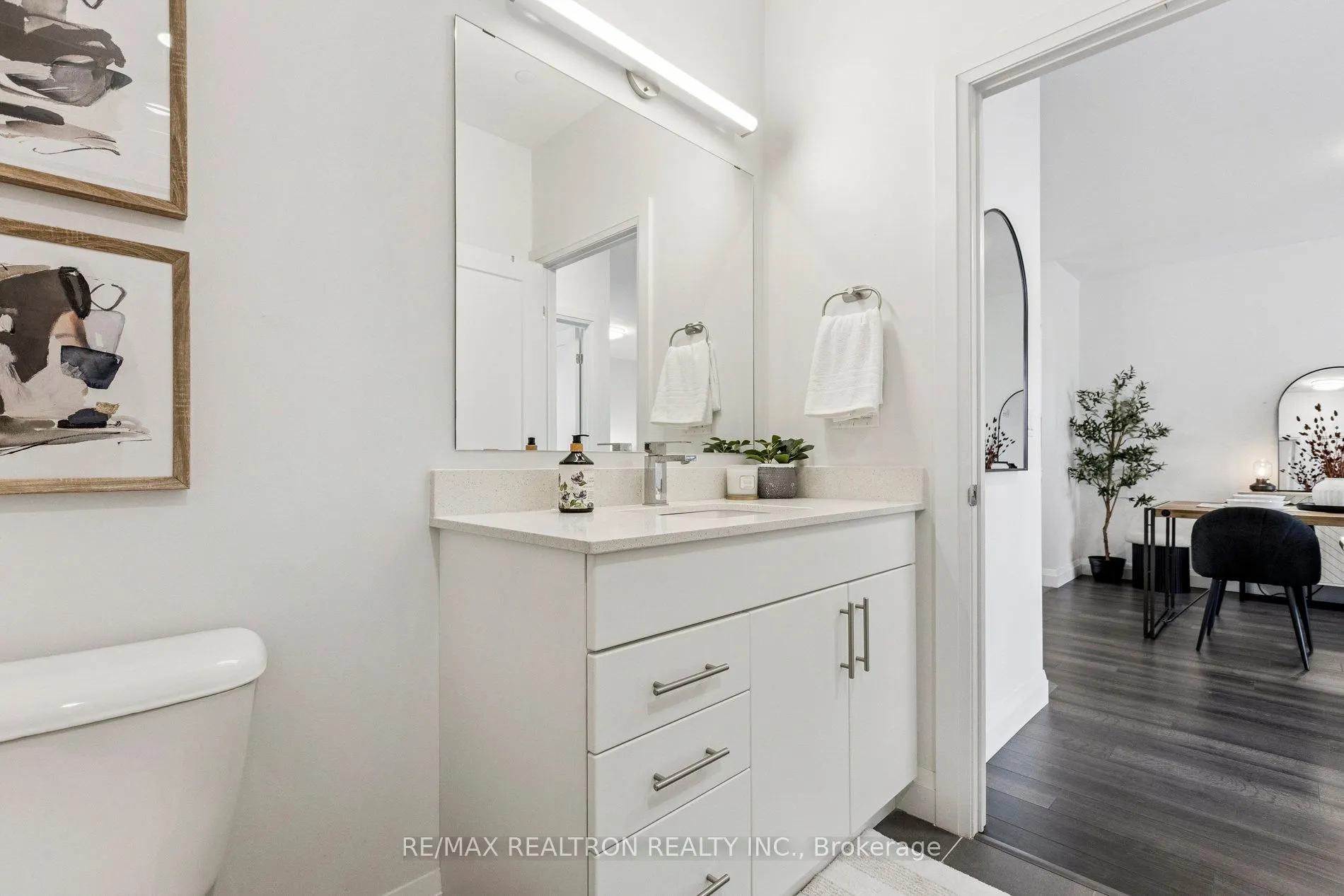 399 Queen Street S, #313