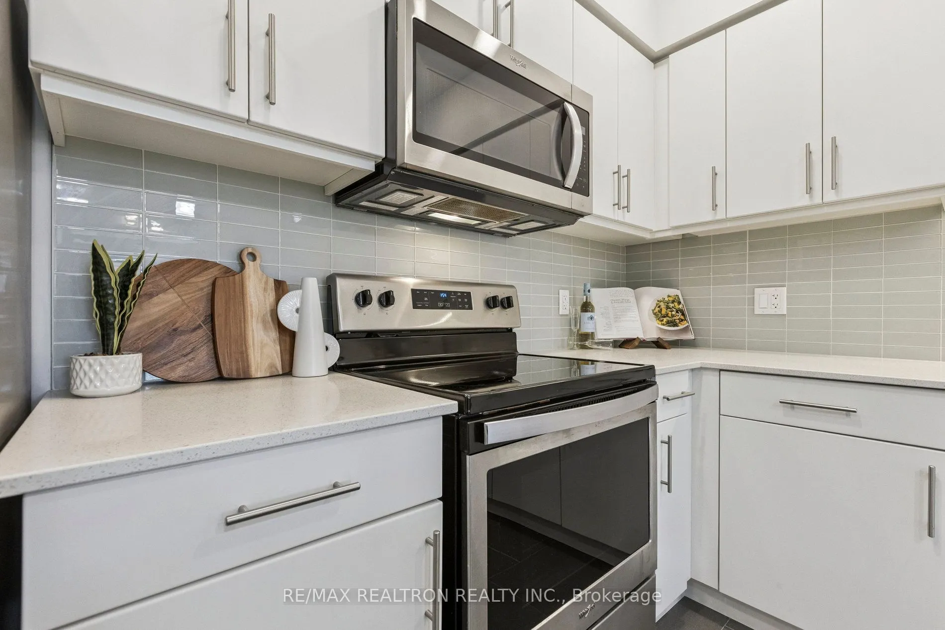 399 Queen Street S, #313