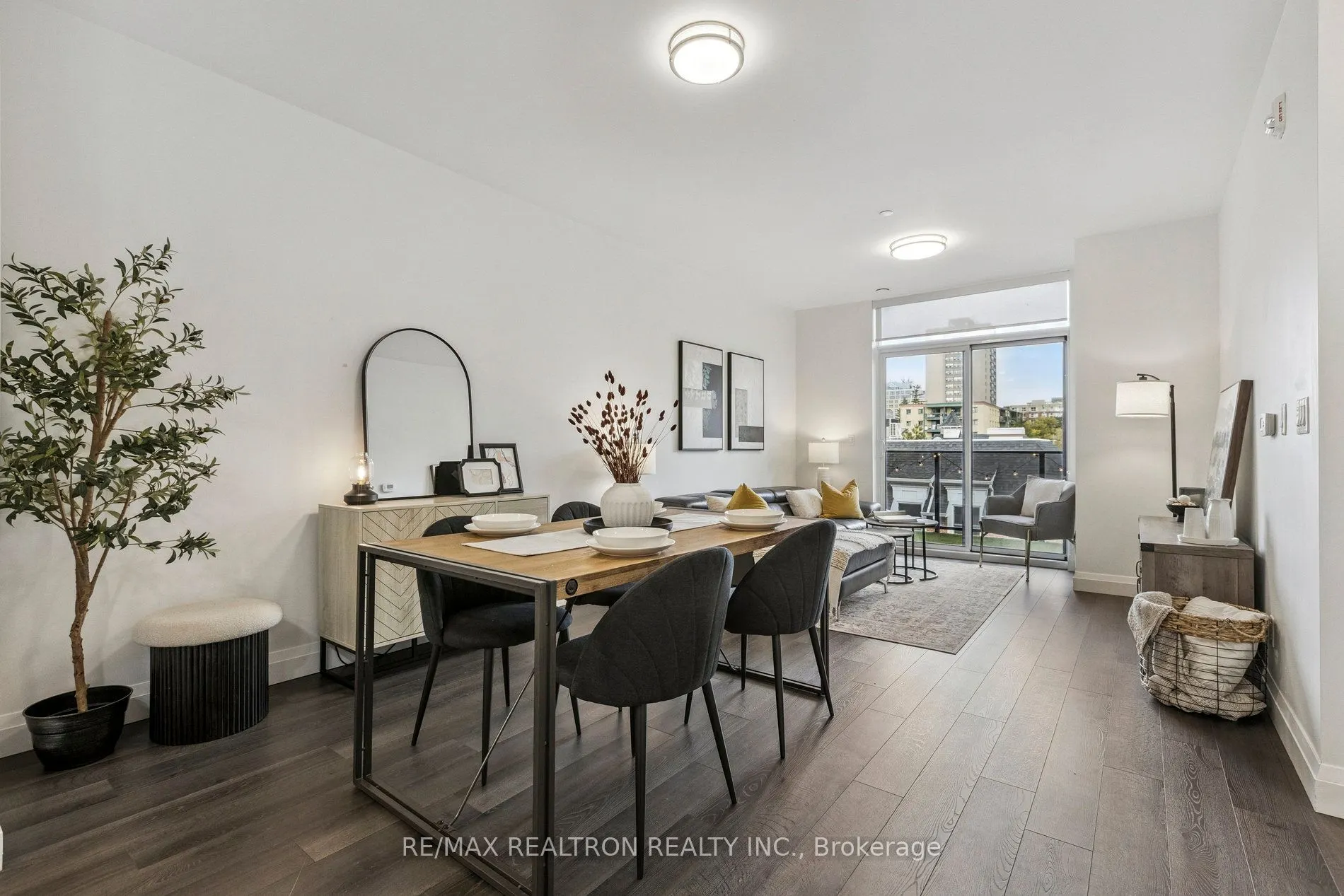 399 Queen Street S, #313