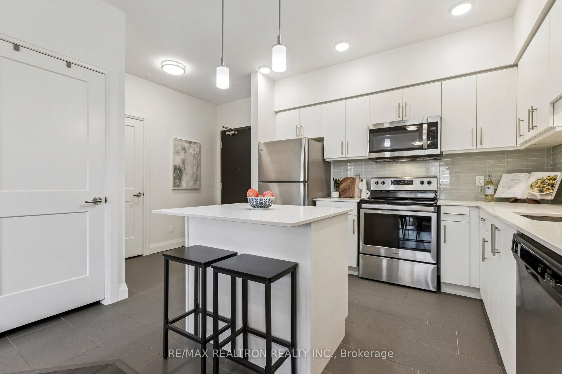 399 Queen Street S, #313