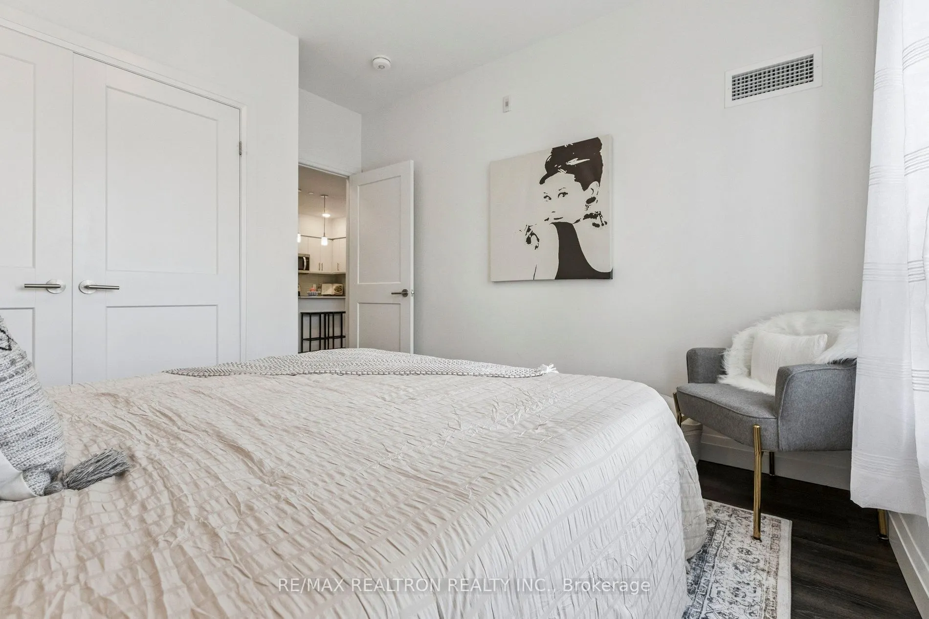 399 Queen Street S, #313