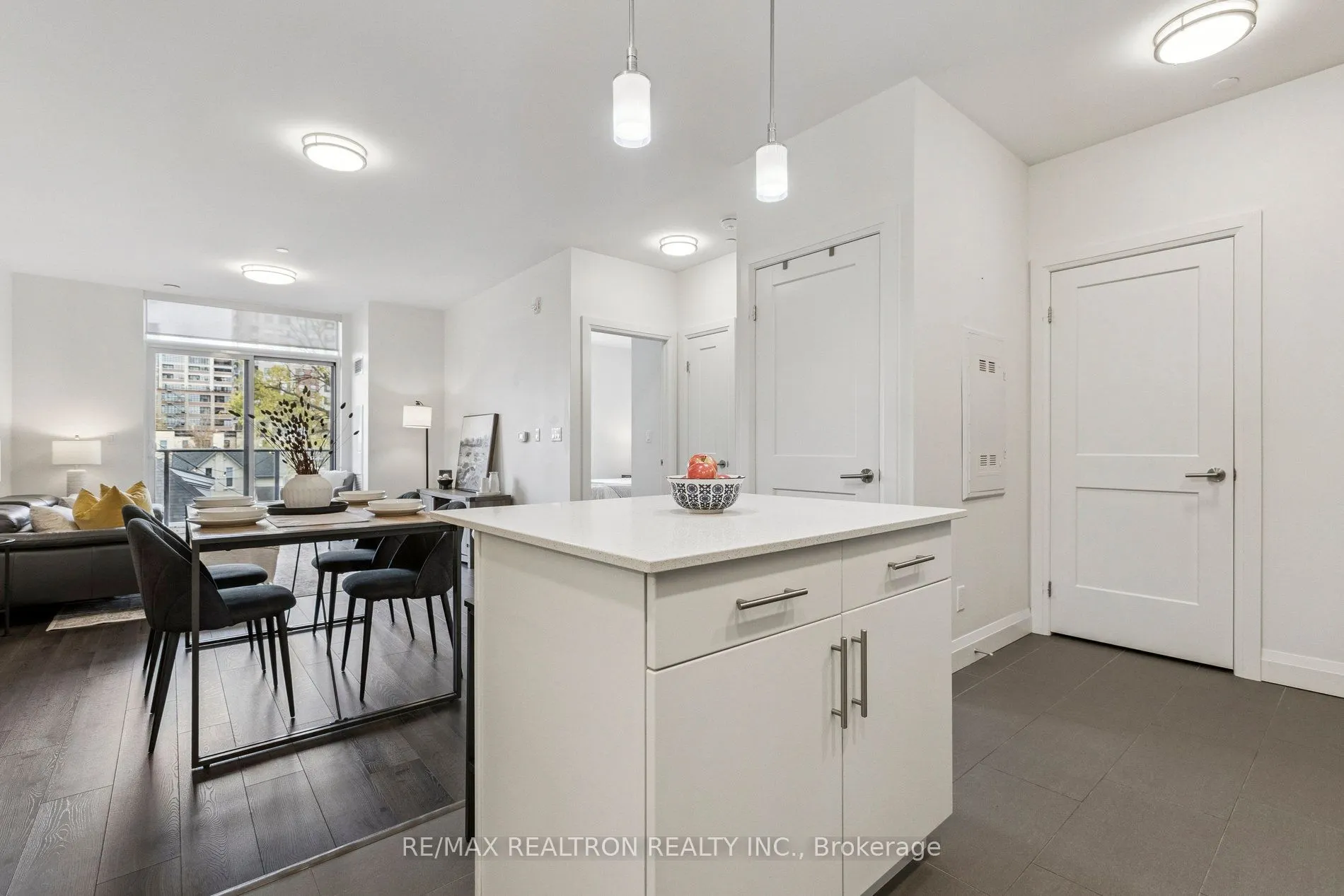 399 Queen Street S, #313