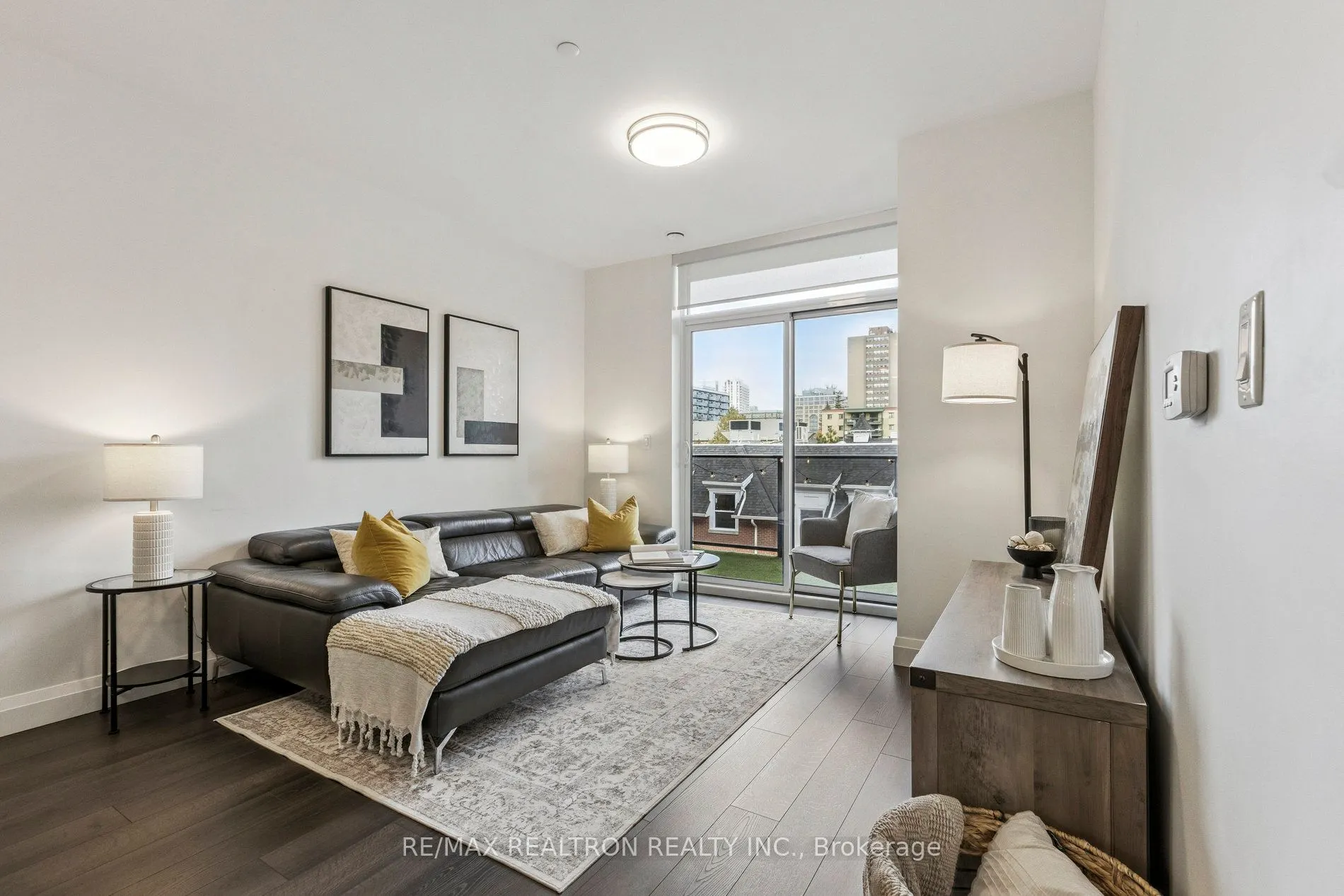 399 Queen Street S, #313