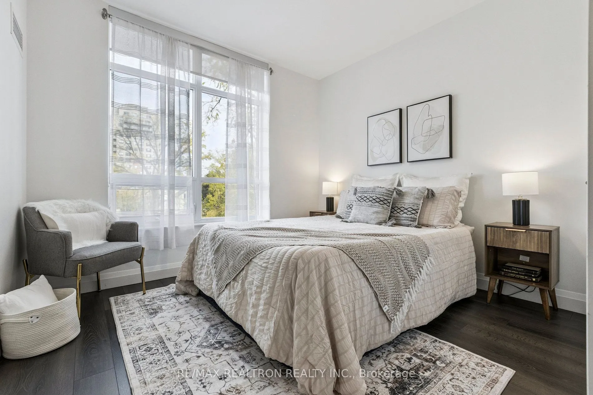 399 Queen Street S, #313