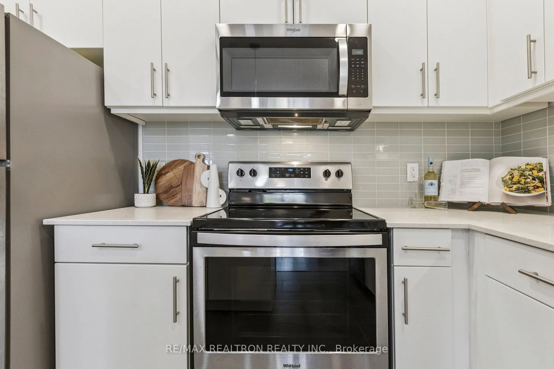 399 Queen Street S, #313
