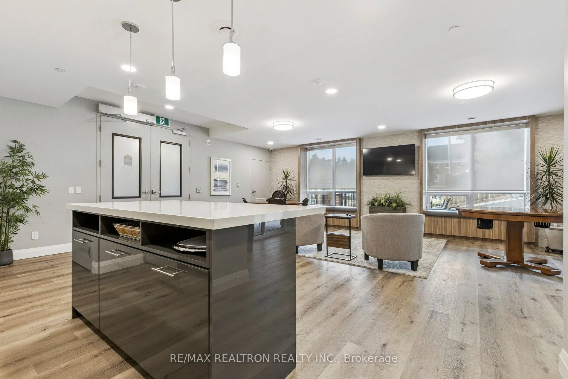 399 Queen Street S, #313