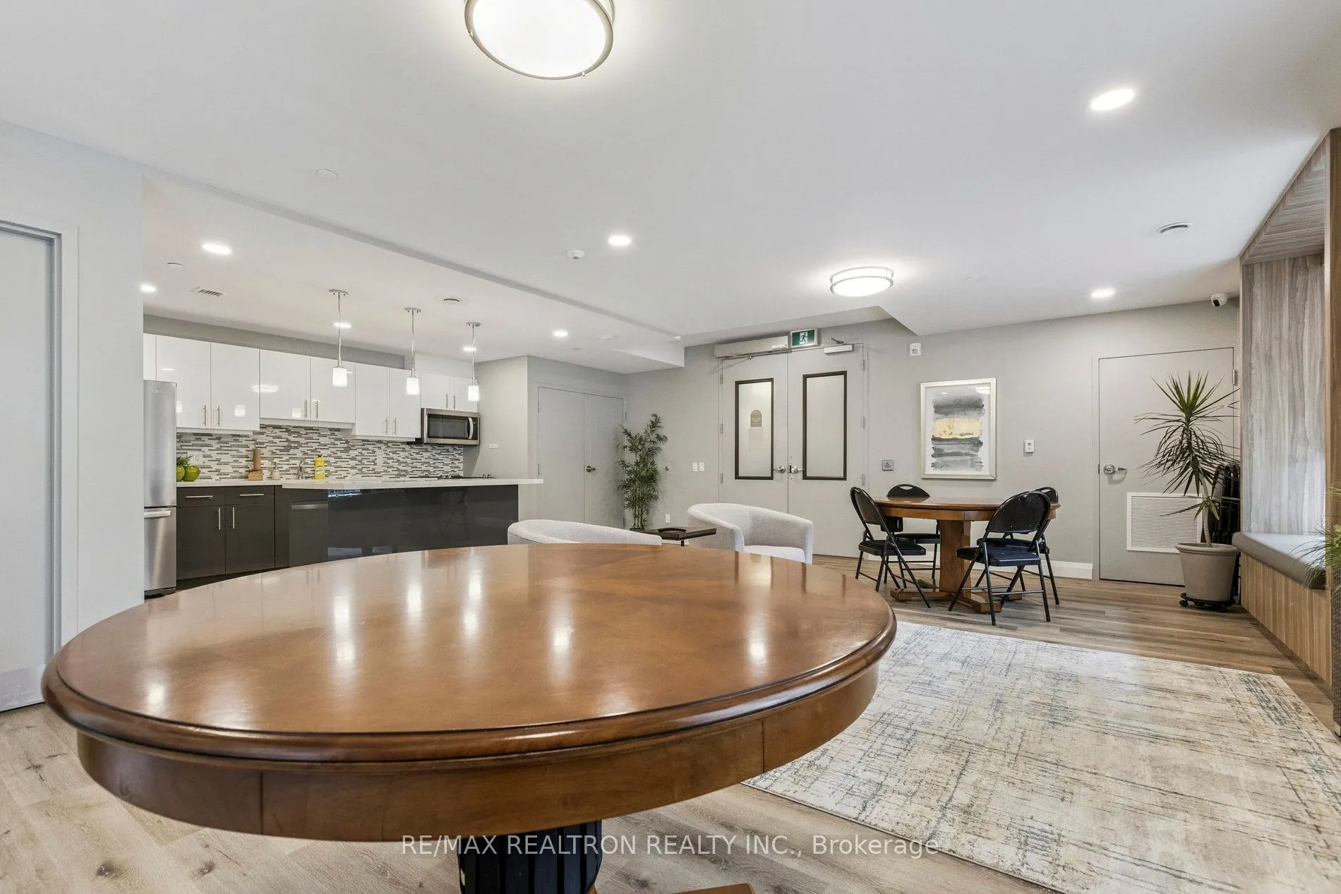 399 Queen Street S, #313