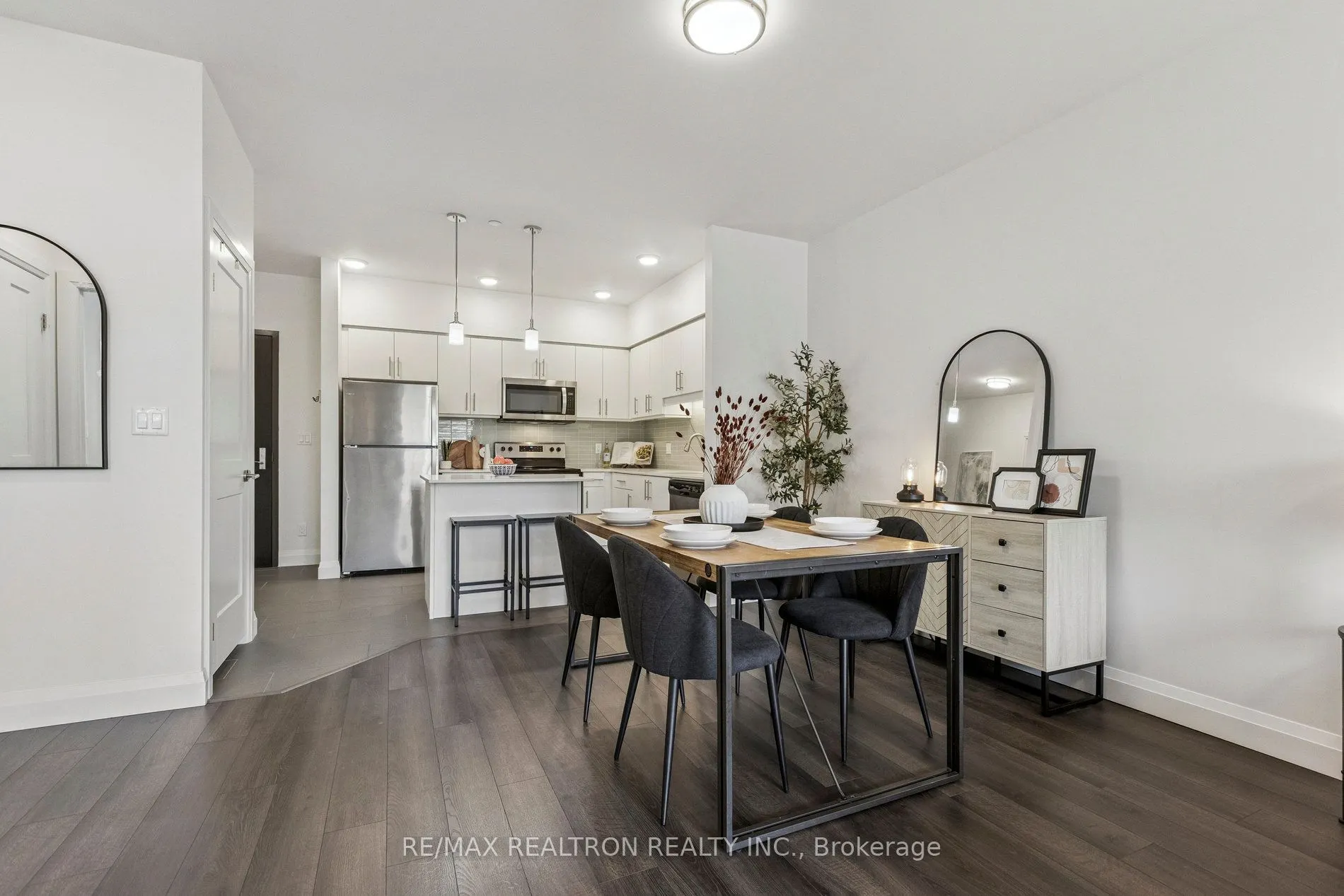 399 Queen Street S, #313