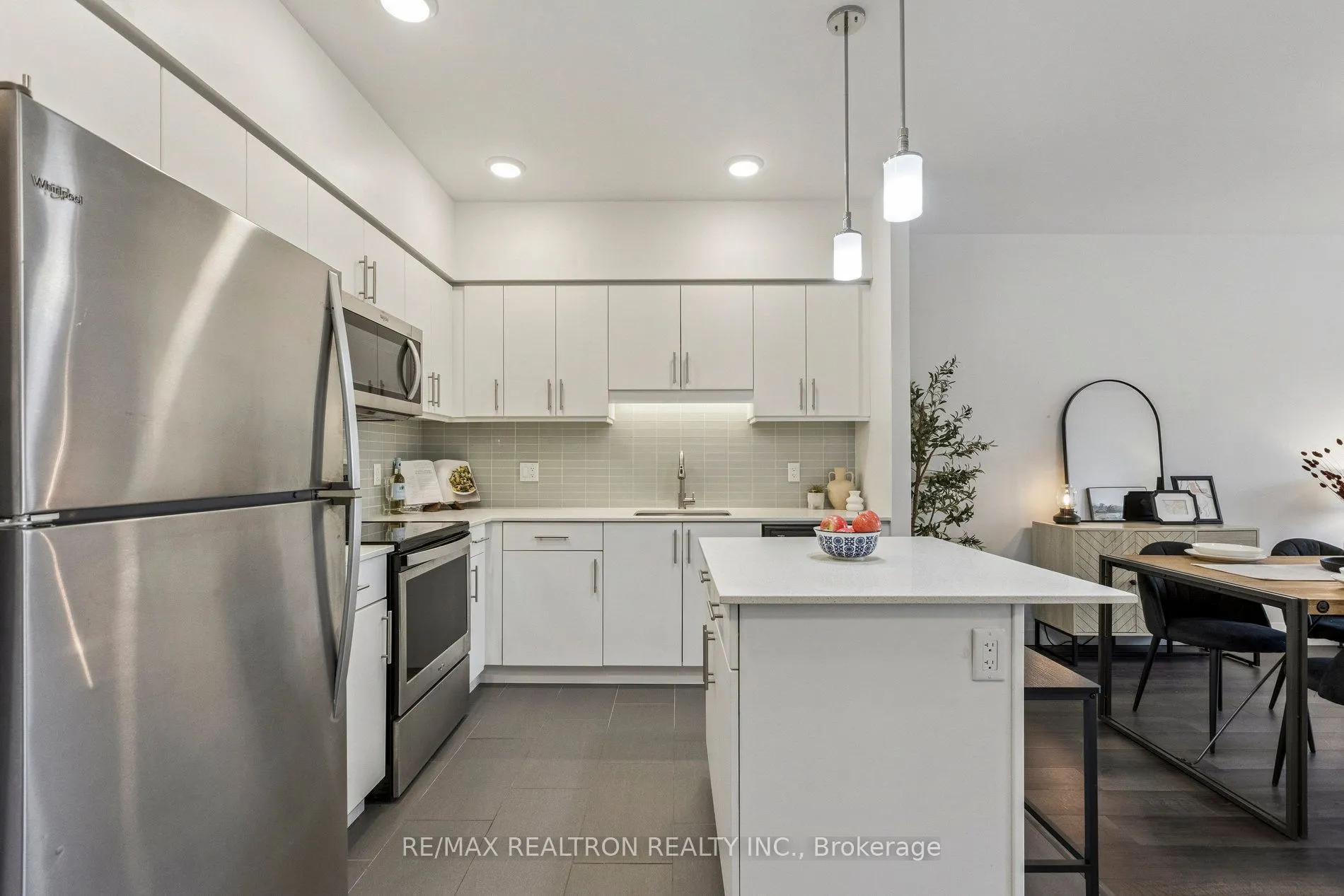 399 Queen Street S, #313