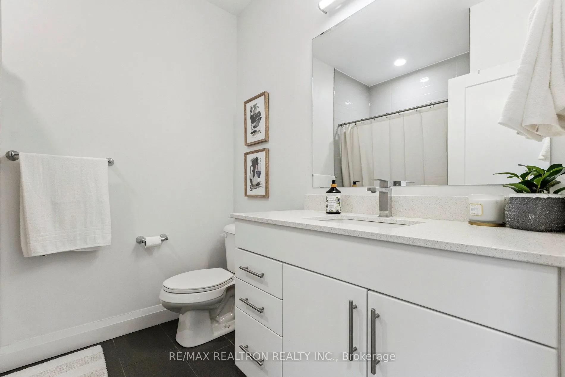 399 Queen Street S, #313
