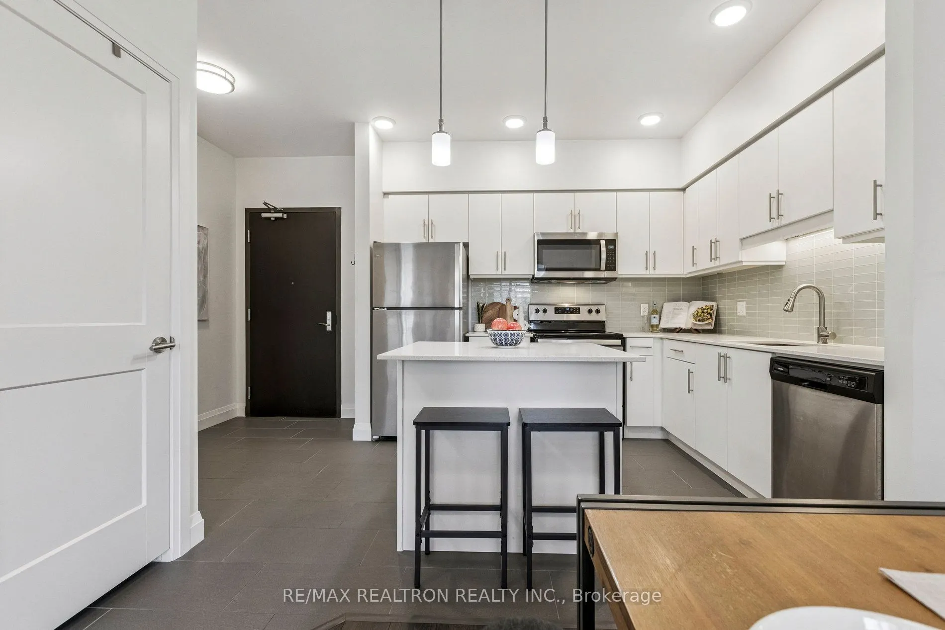 399 Queen Street S, #313