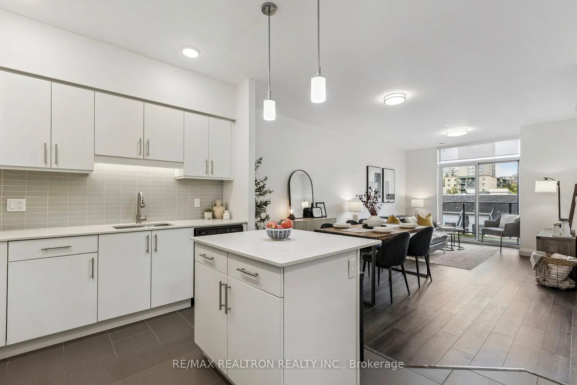 399 Queen Street S, #313