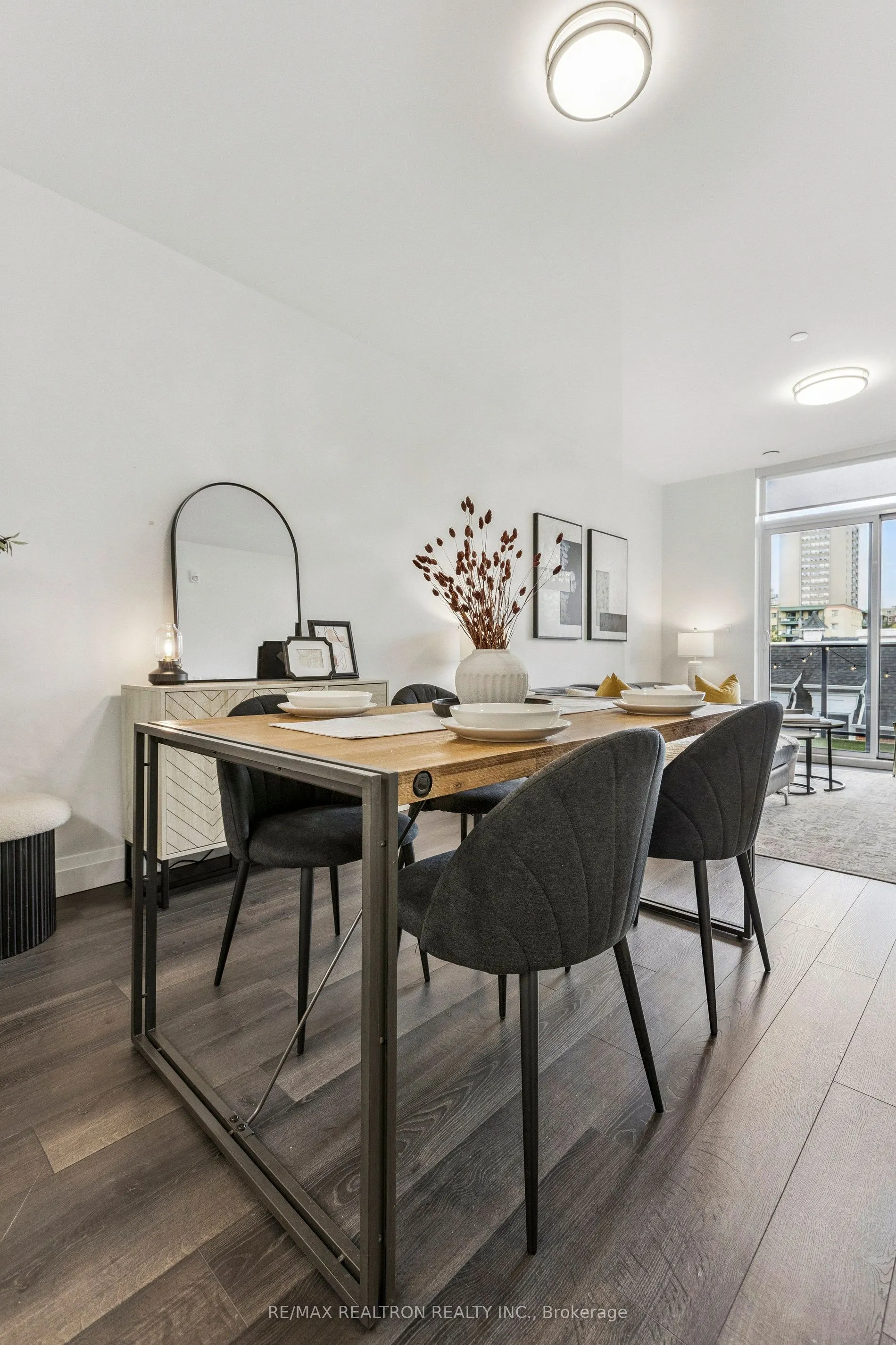 399 Queen Street S, #313