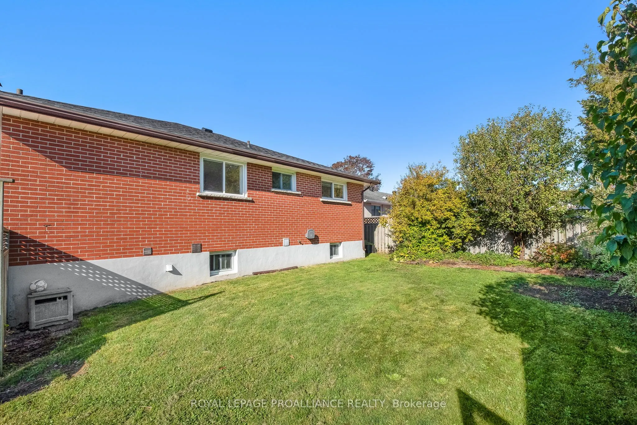 598 Hayden Crescent