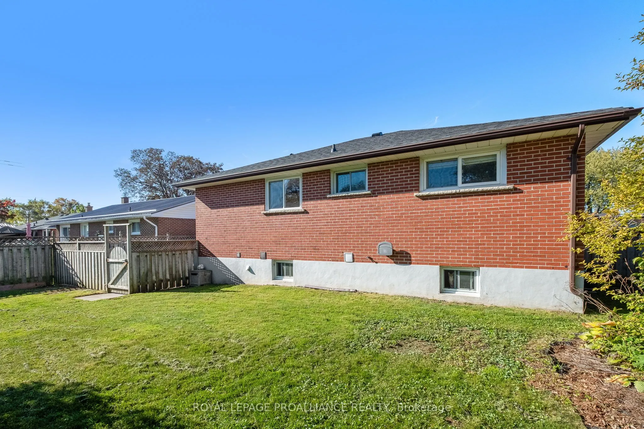 598 Hayden Crescent
