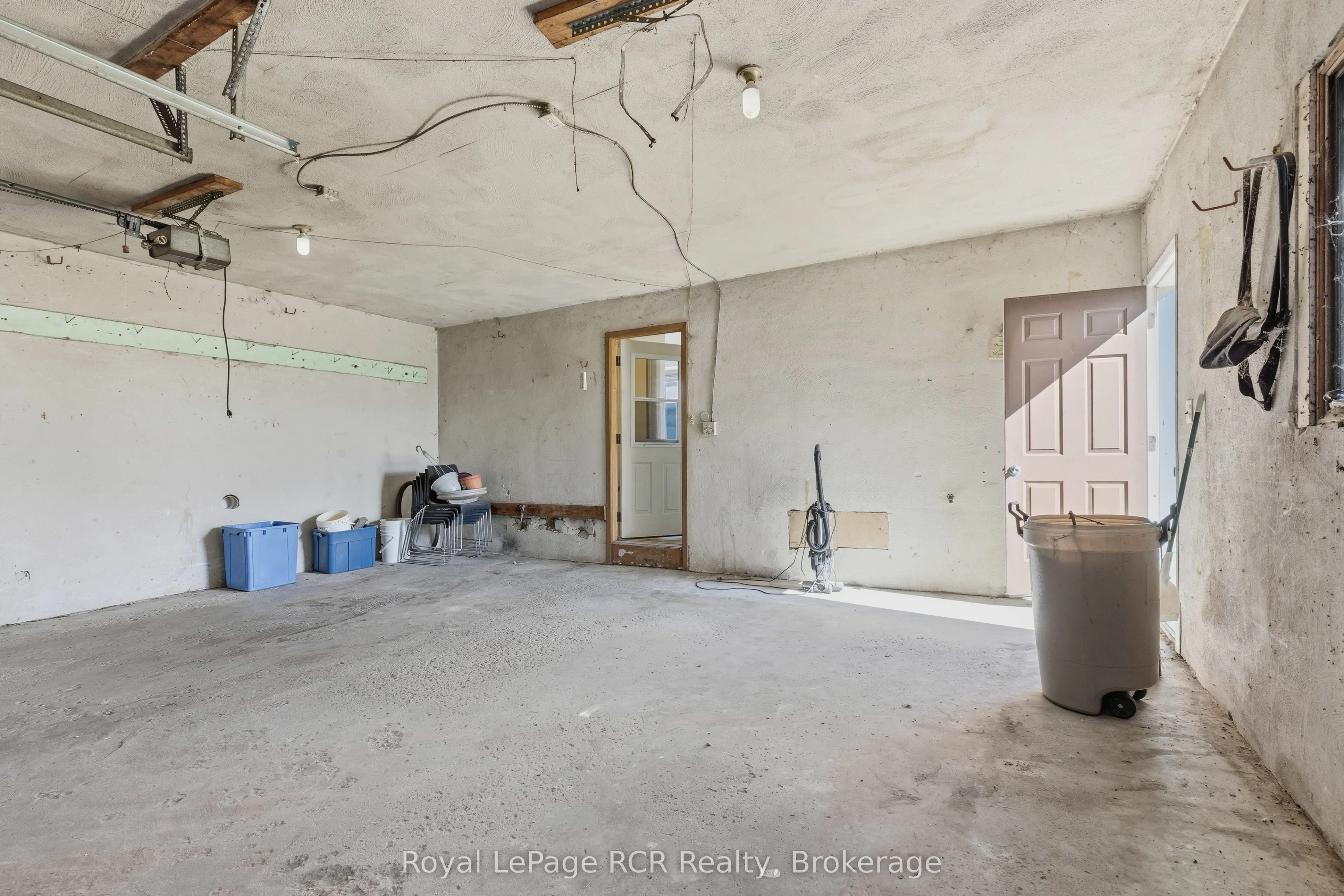 8989 Concession 11
