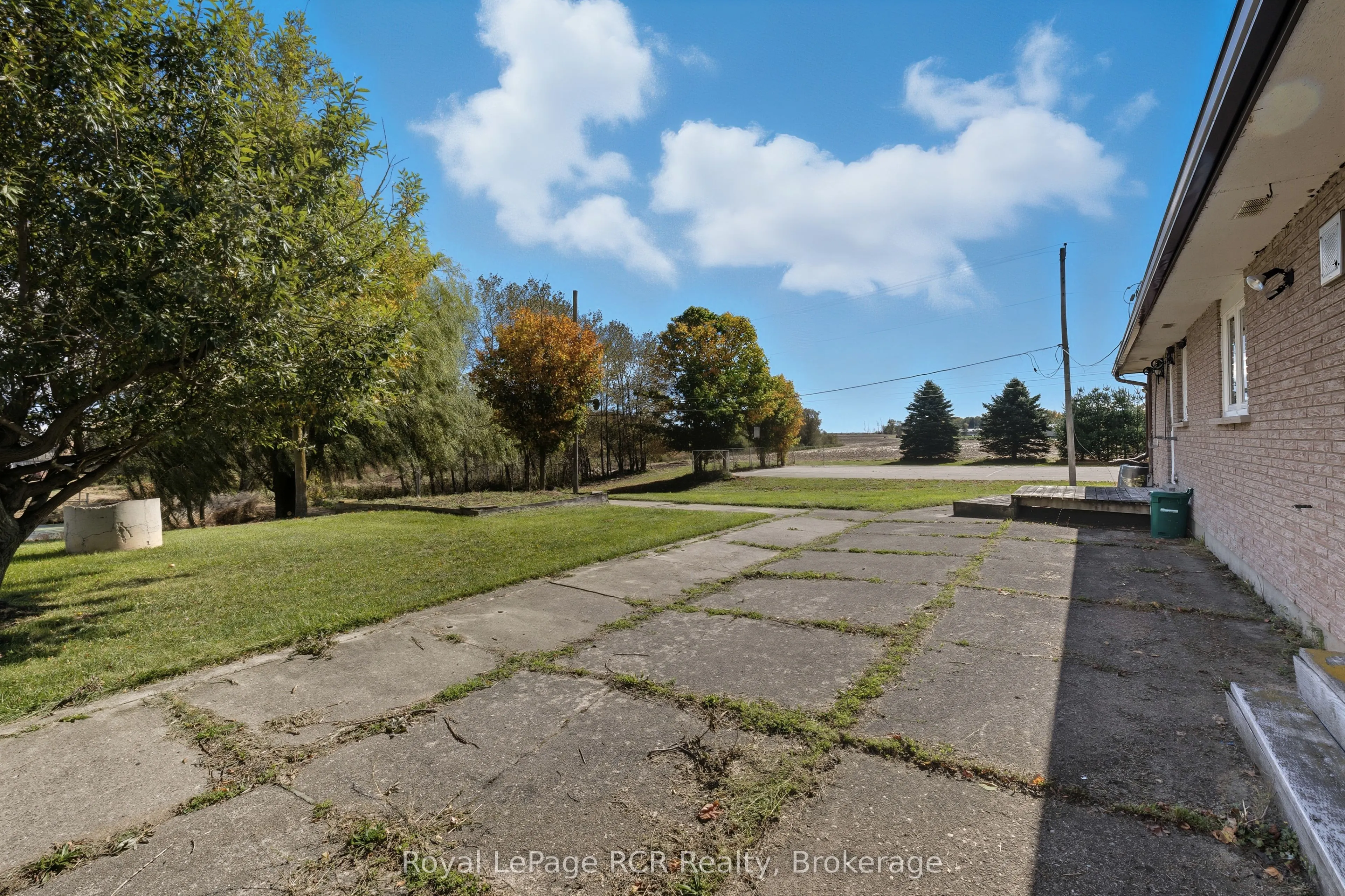 8989 Concession 11