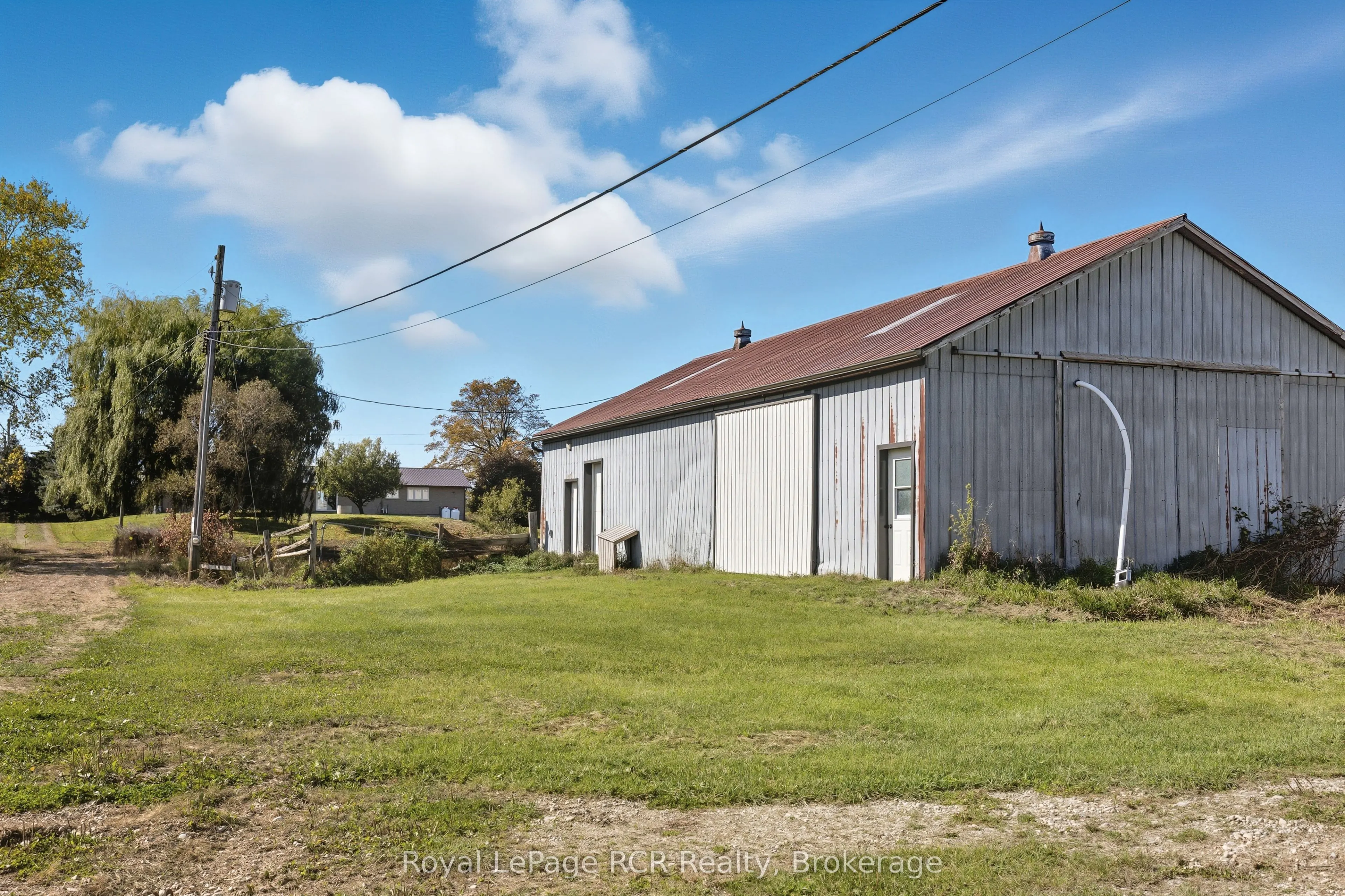 8989 Concession 11