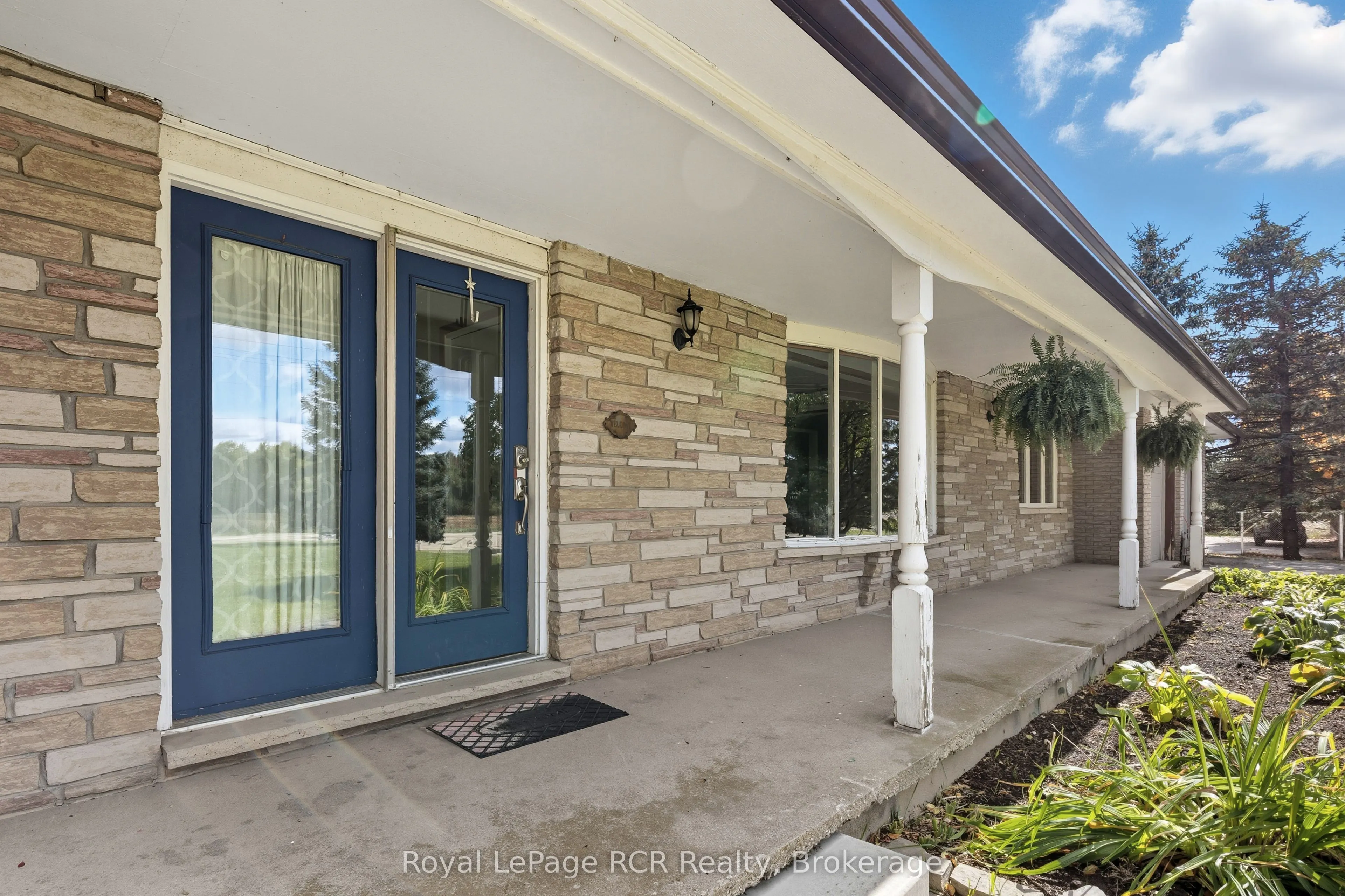 8989 Concession 11