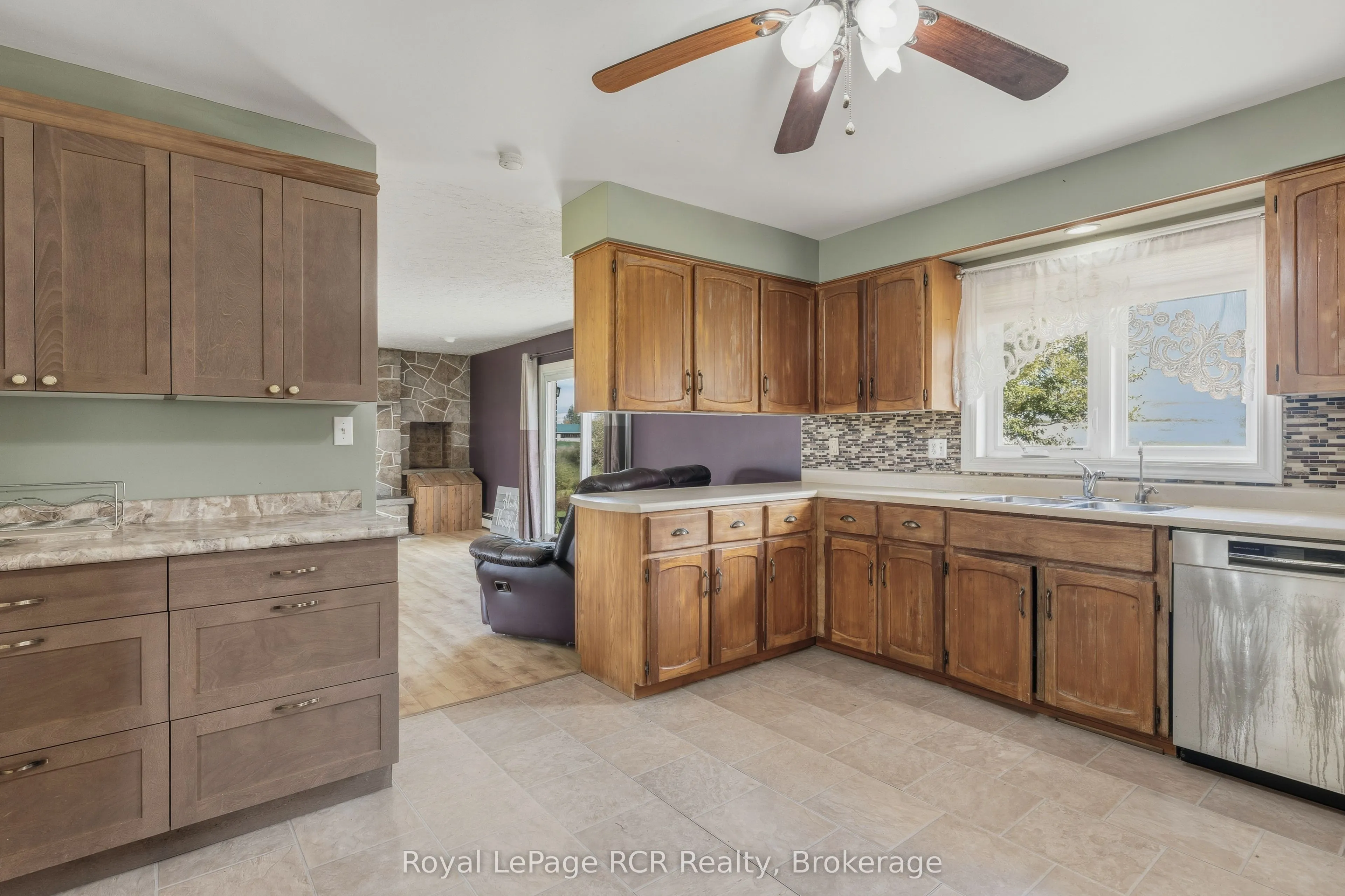 8989 Concession 11