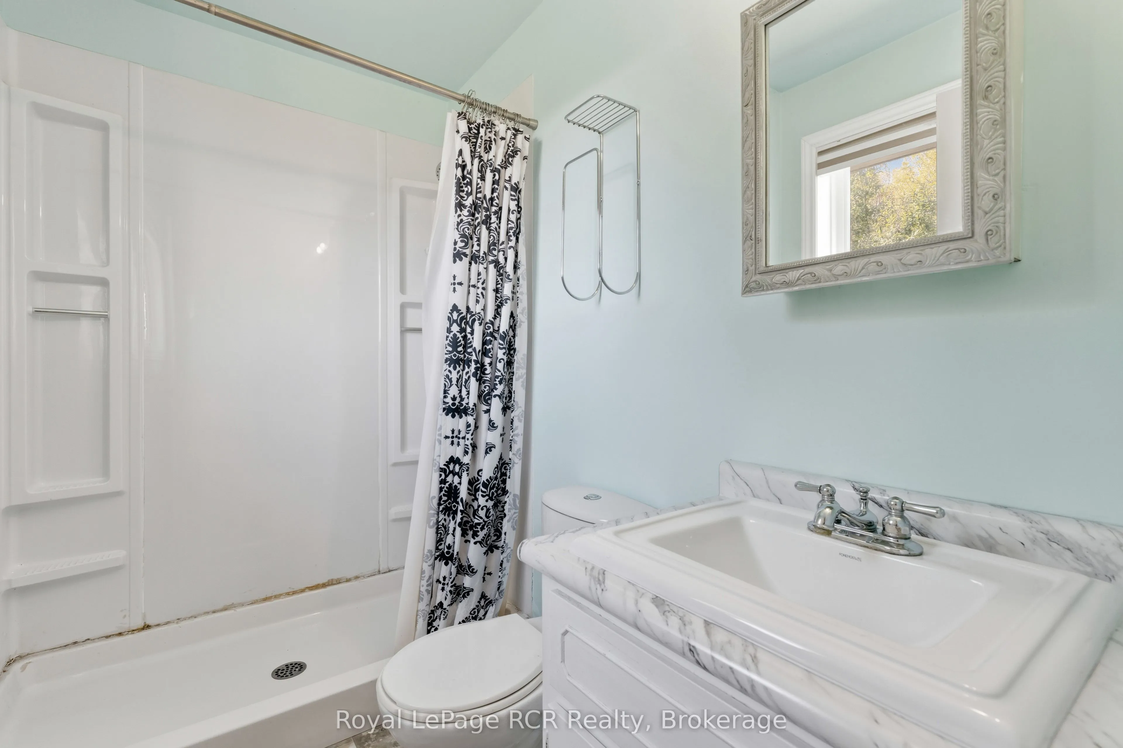 8989 Concession 11